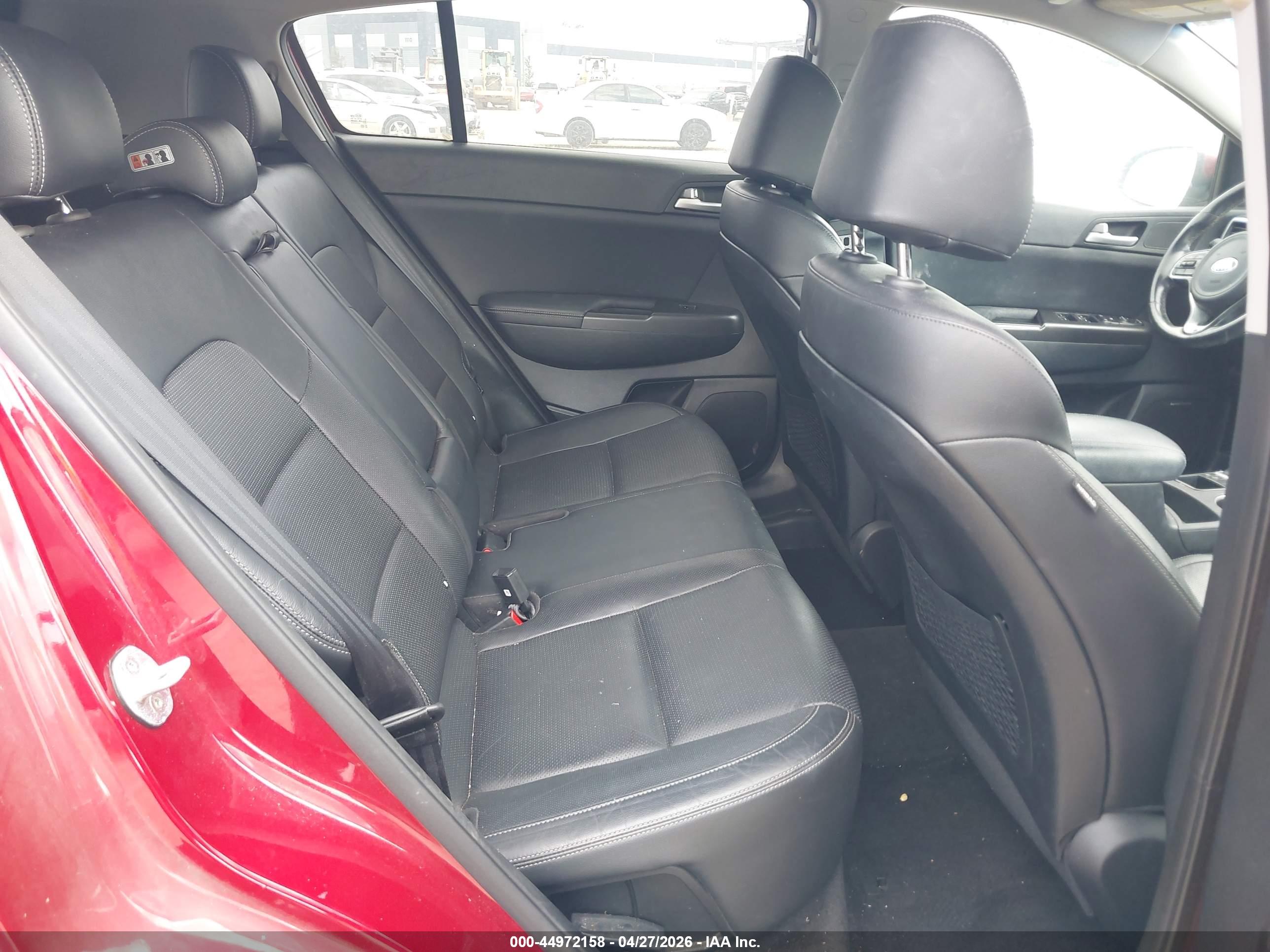 KIA SPORTAGE image 8
