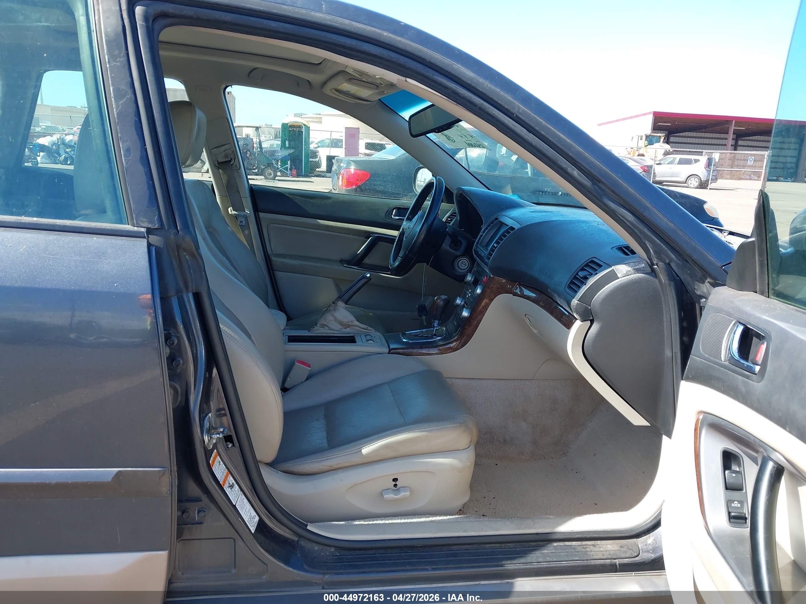 SUBARU OUTBACK image 5