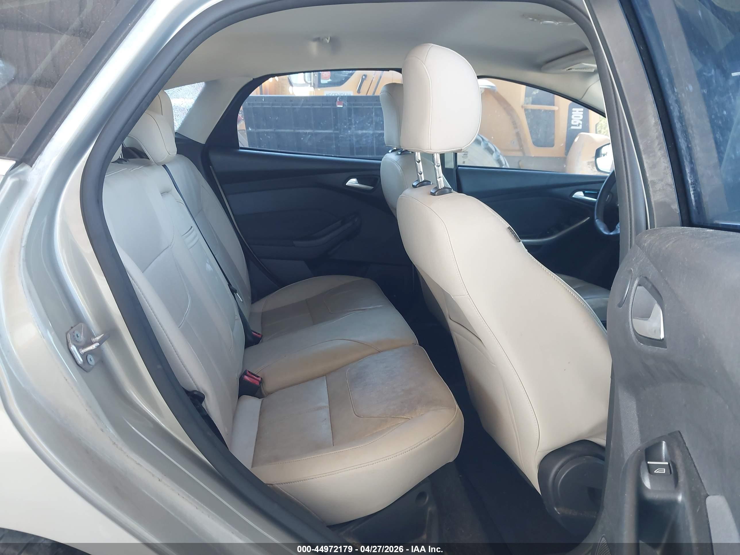 FORD FOCUS image 8