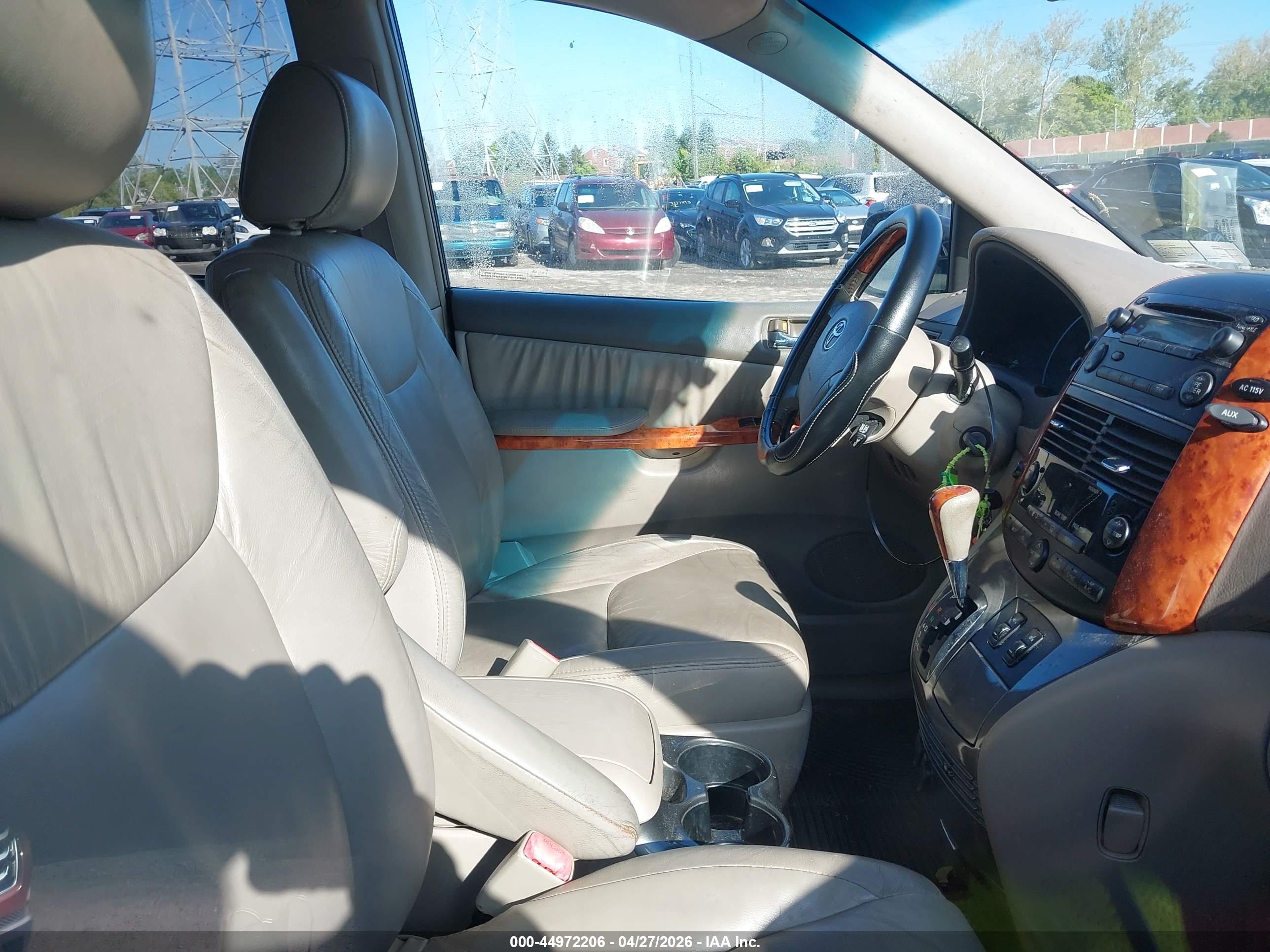 TOYOTA SIENNA image 5