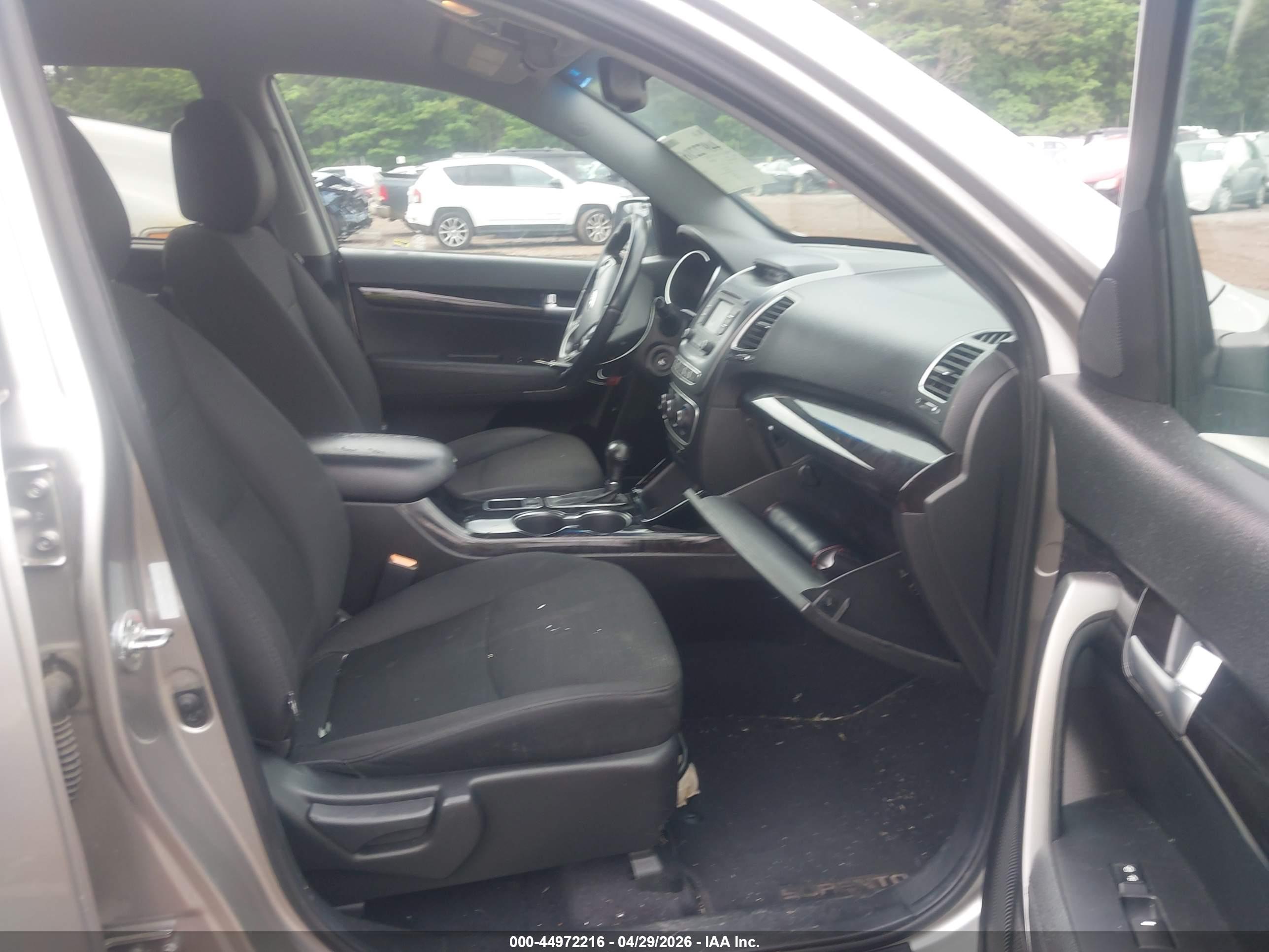 KIA SORENTO image 5