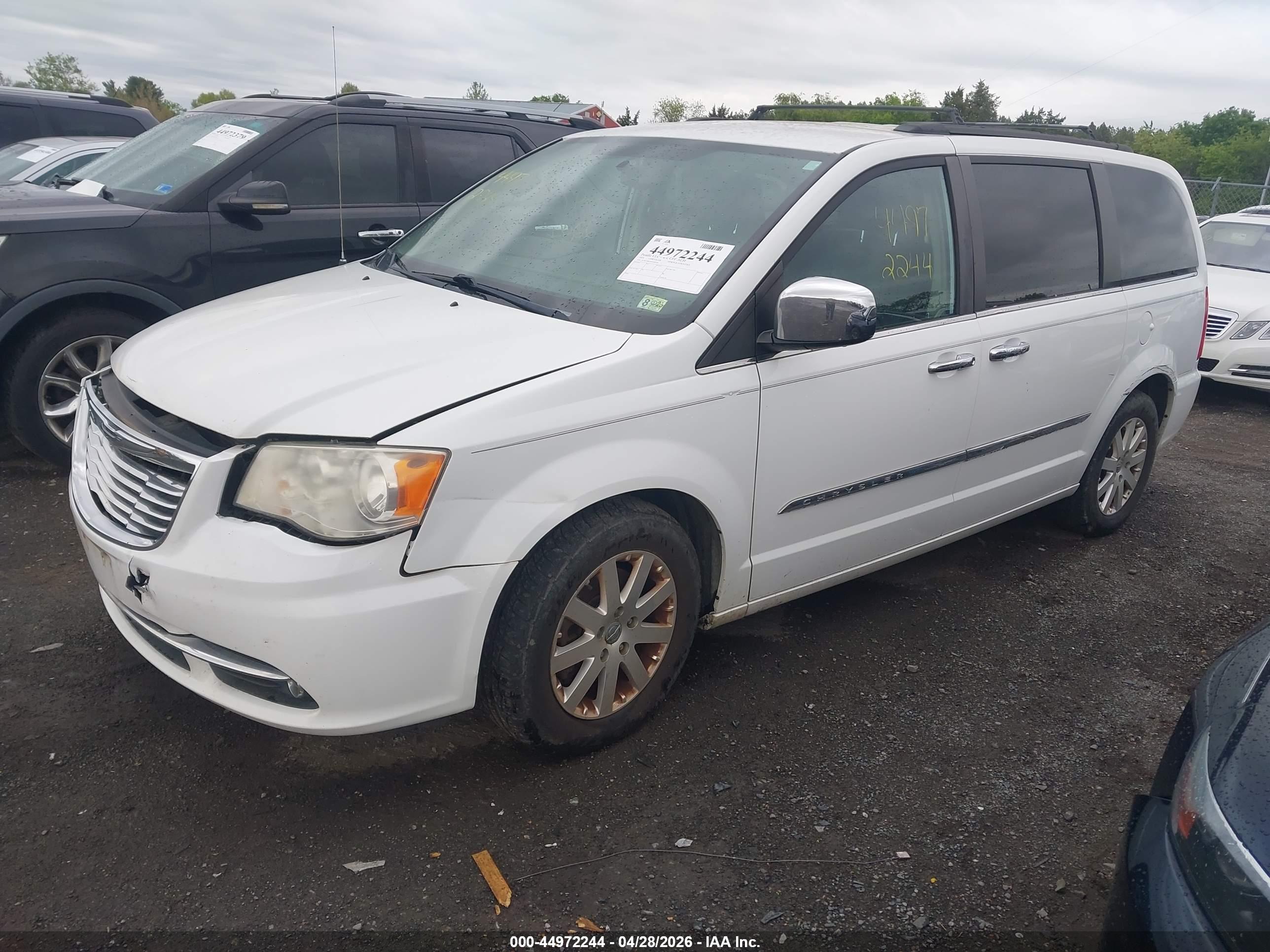 CHRYSLER TOWN image 2