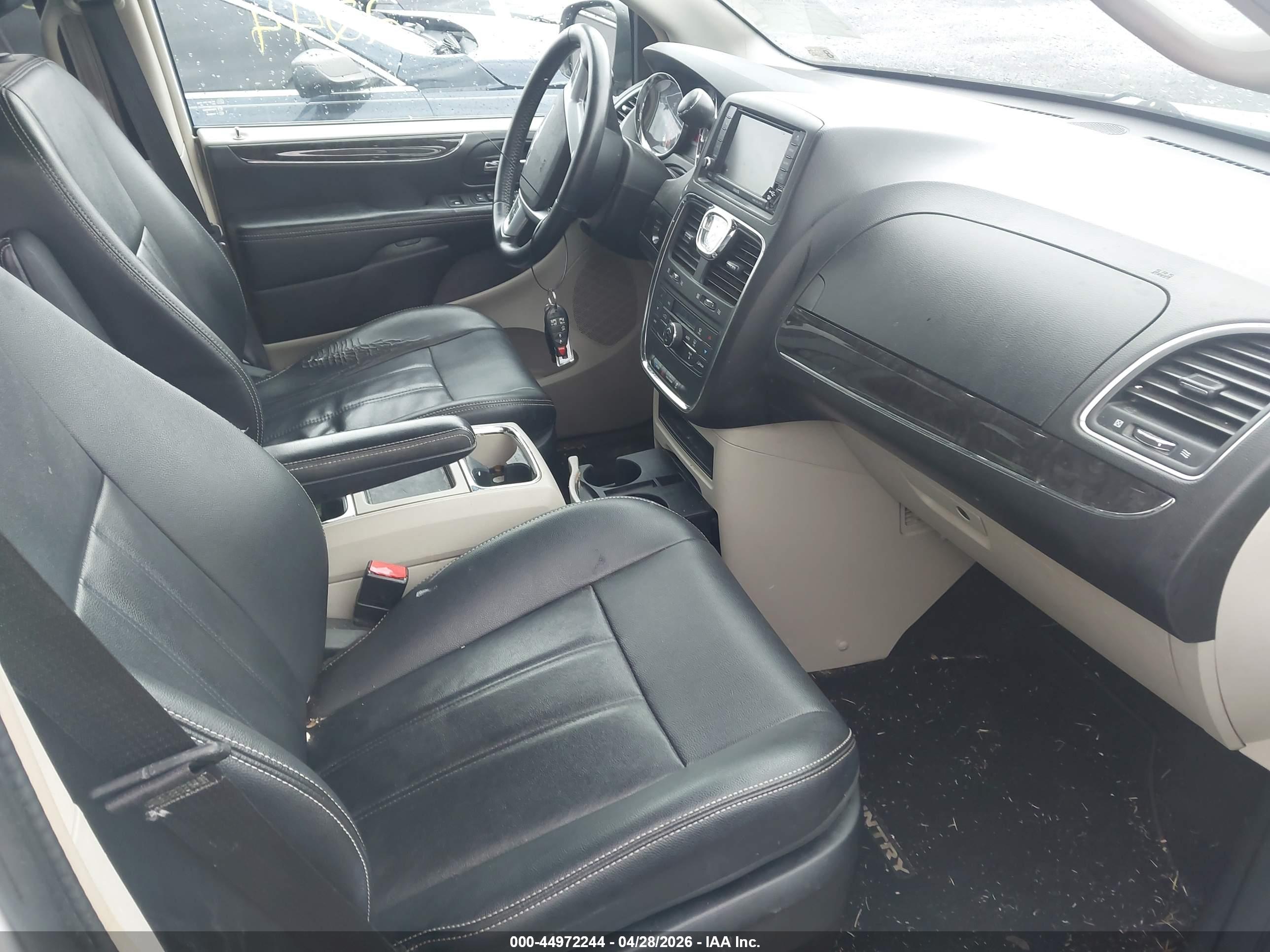 CHRYSLER TOWN image 5