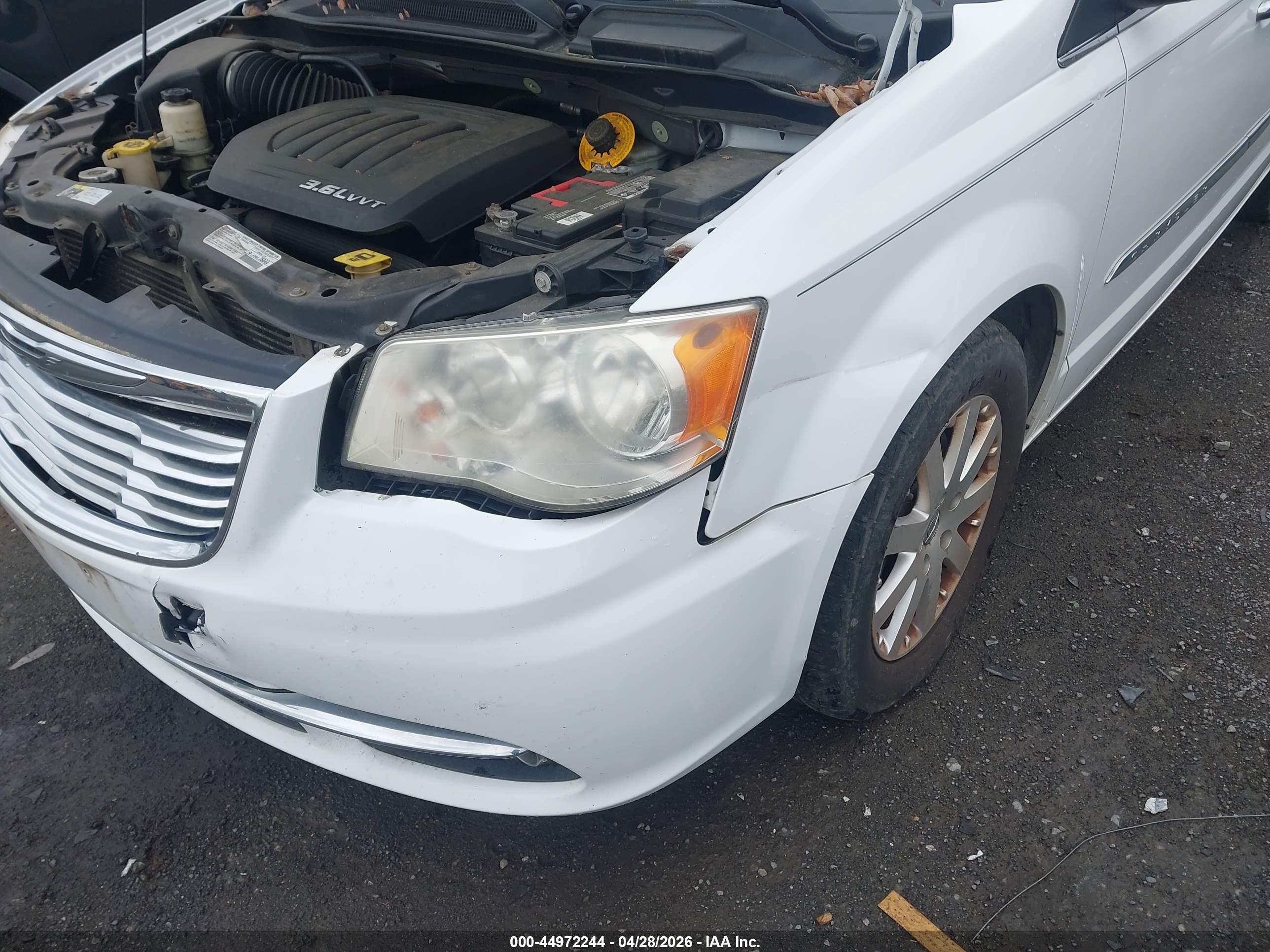 CHRYSLER TOWN image 6