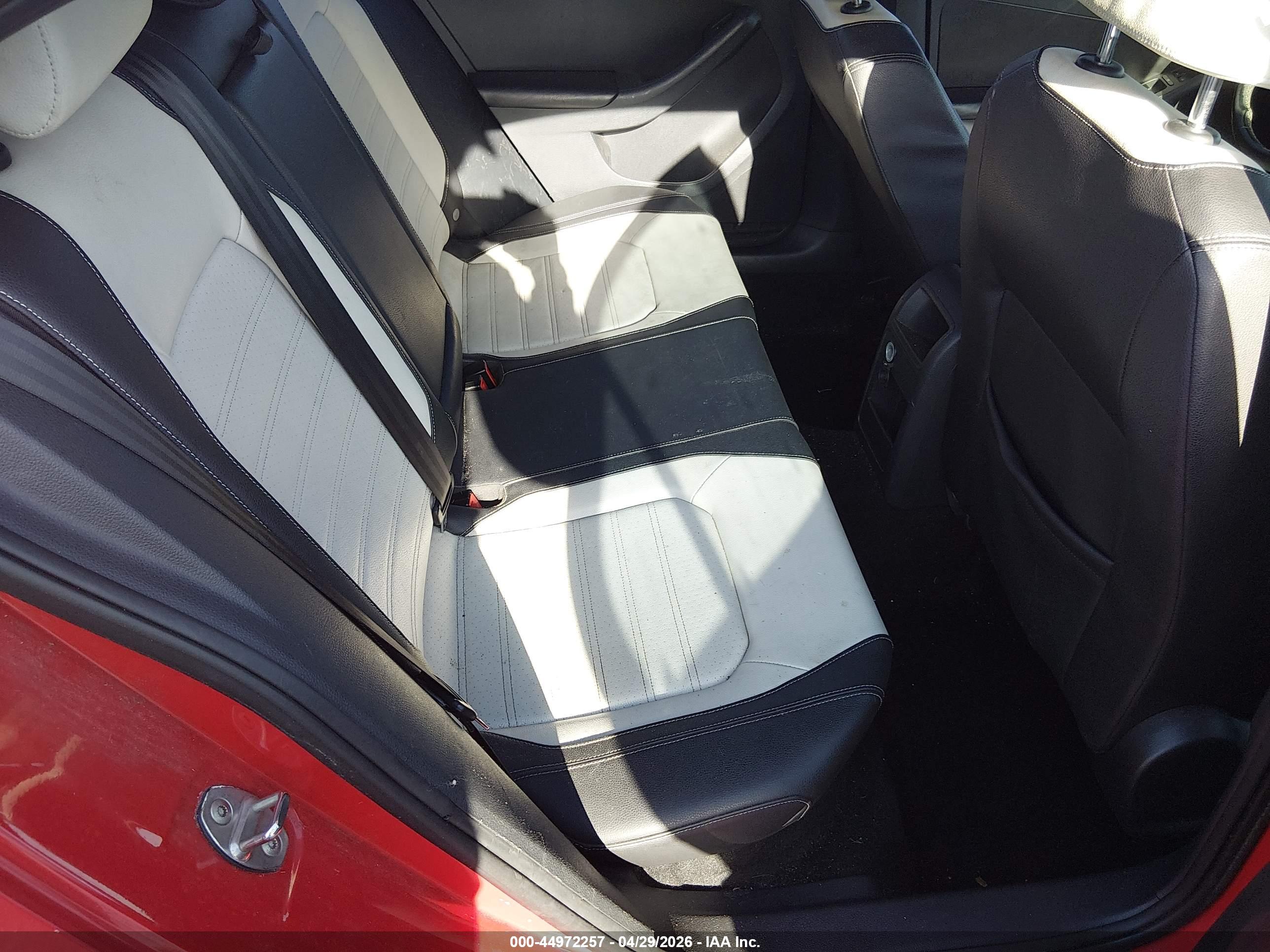 VOLKSWAGEN JETTA image 8