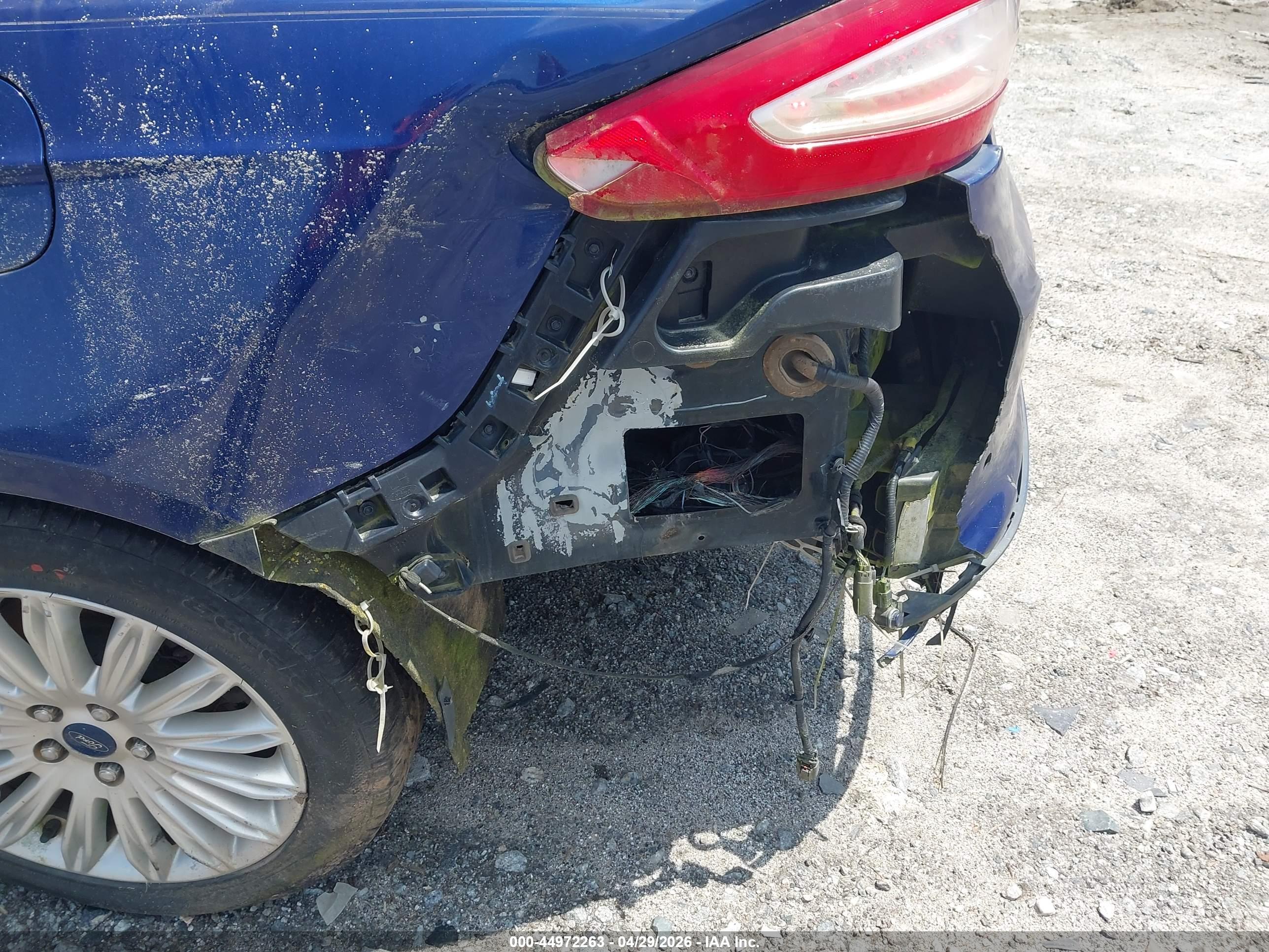 FORD FUSION image 6