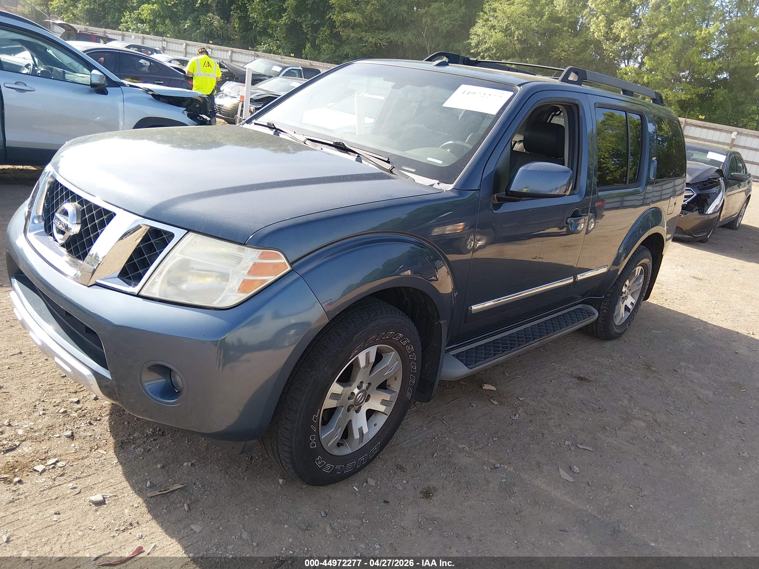 NISSAN PATHFINDER image 2