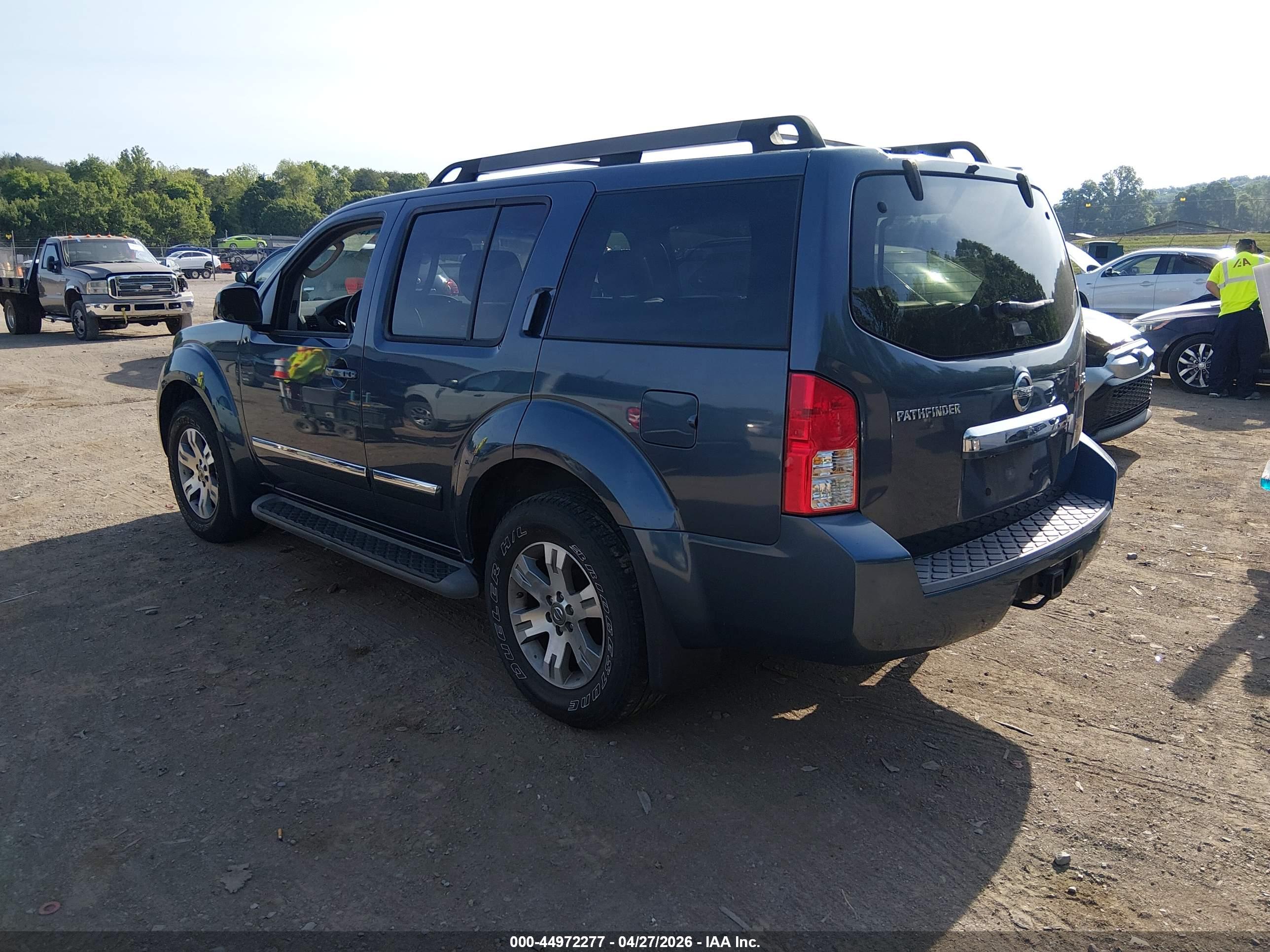 NISSAN PATHFINDER image 3