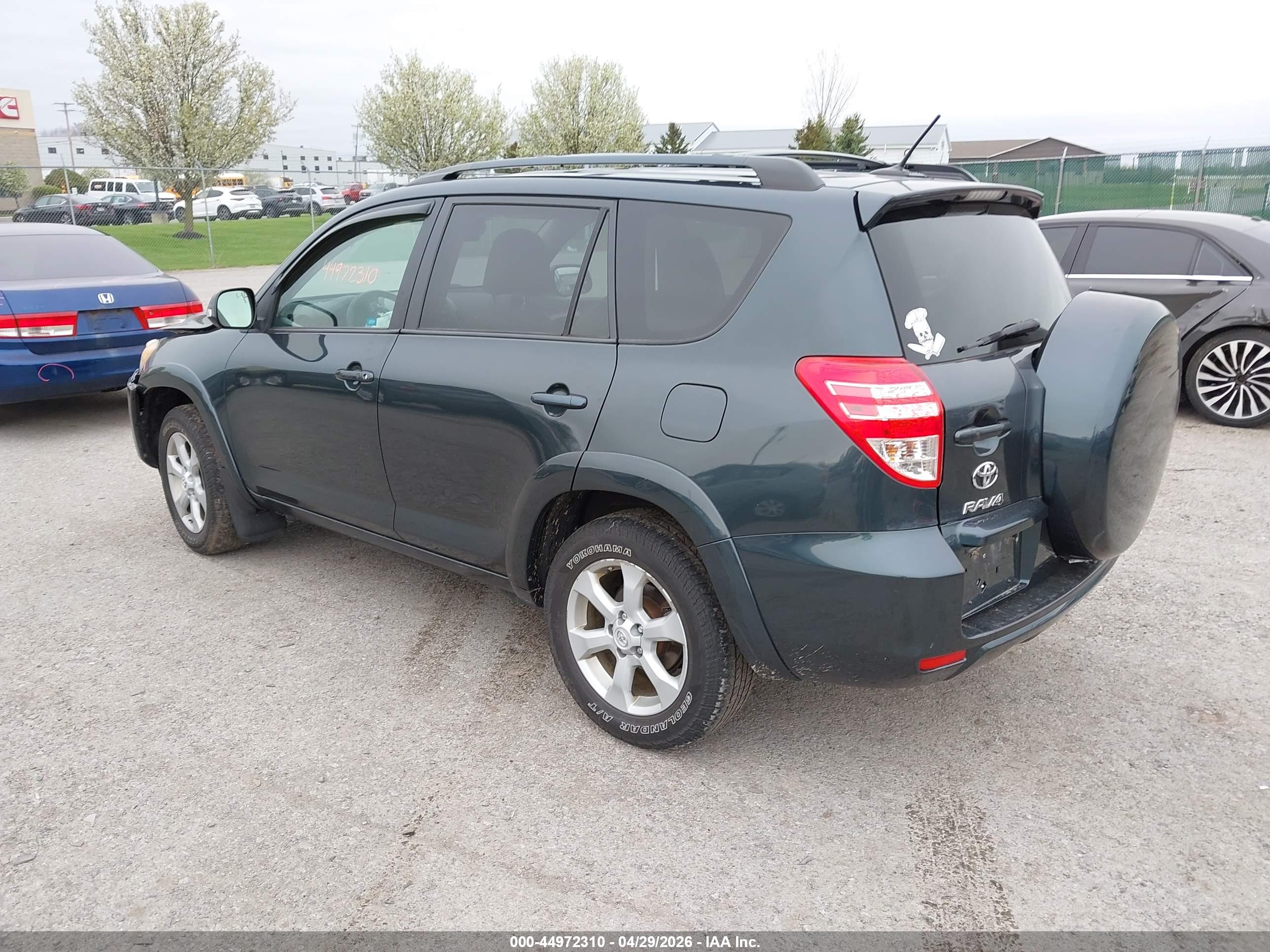 TOYOTA RAV4 image 3