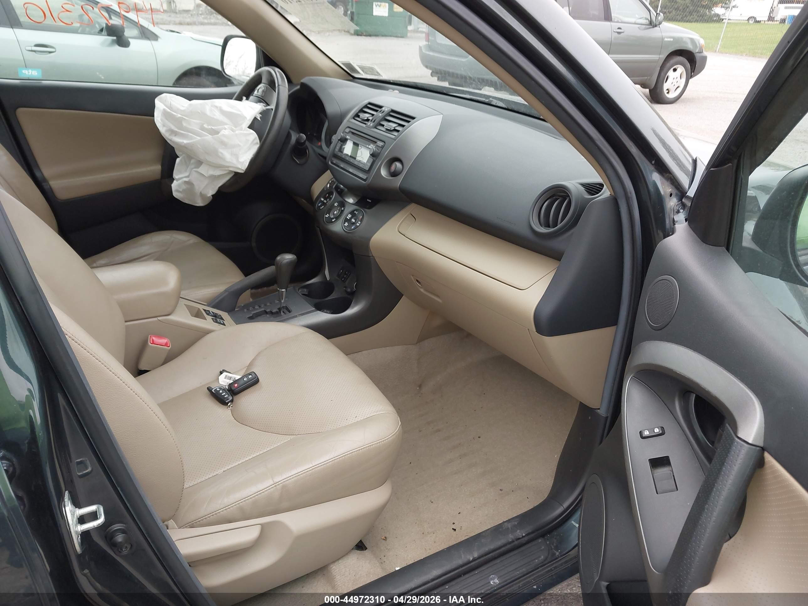 TOYOTA RAV4 image 5