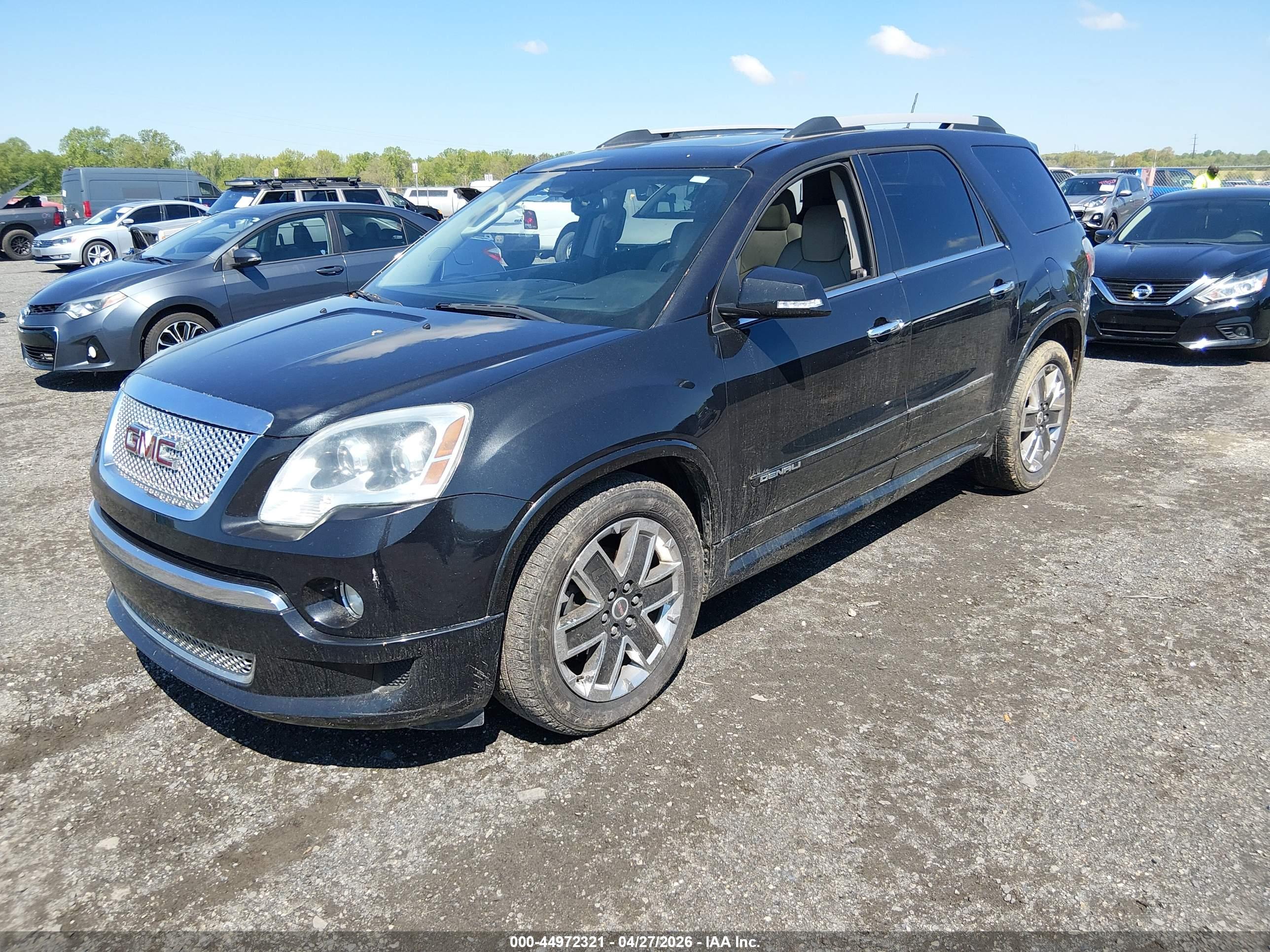 GMC ACADIA image 2