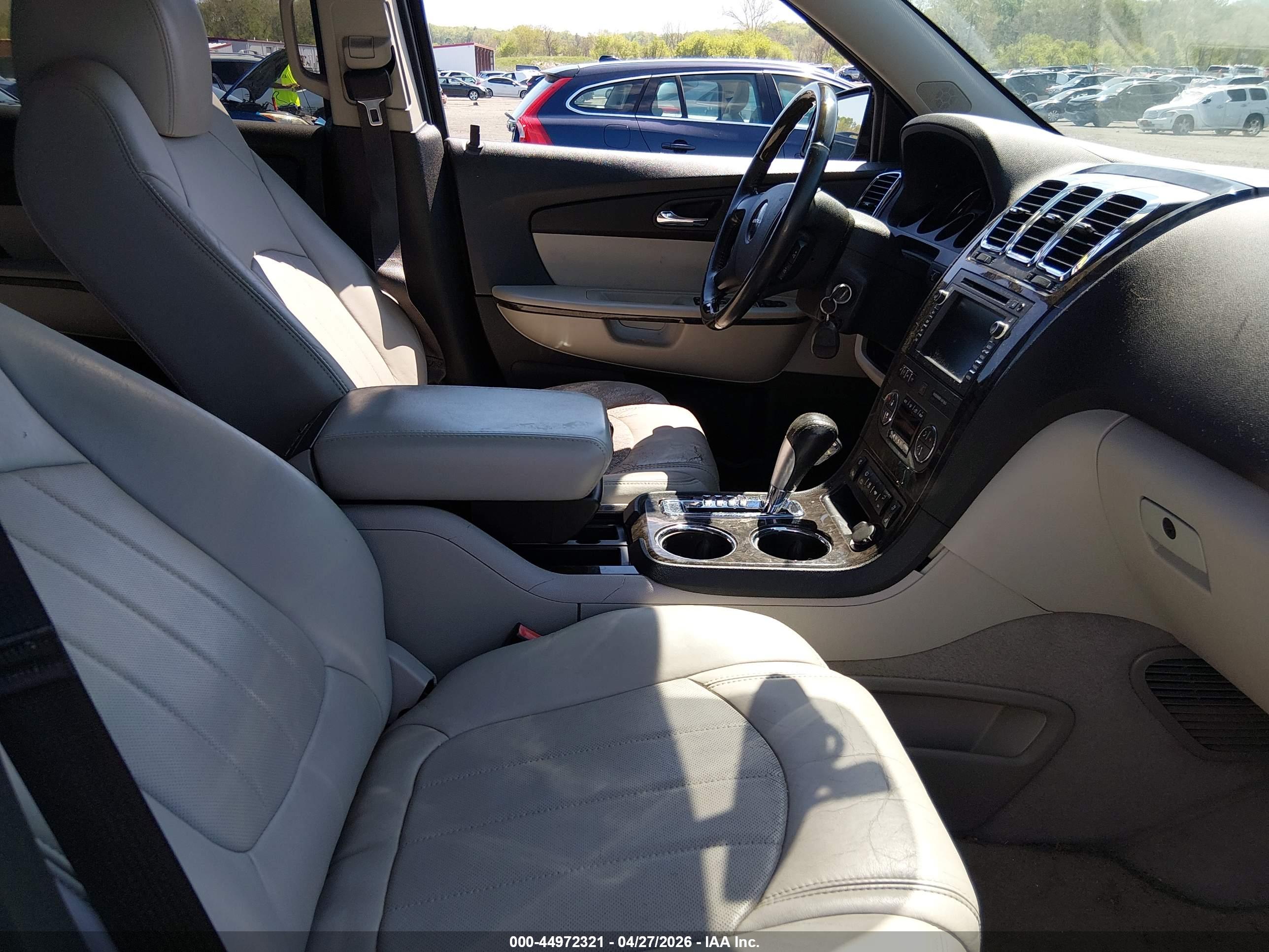GMC ACADIA image 5