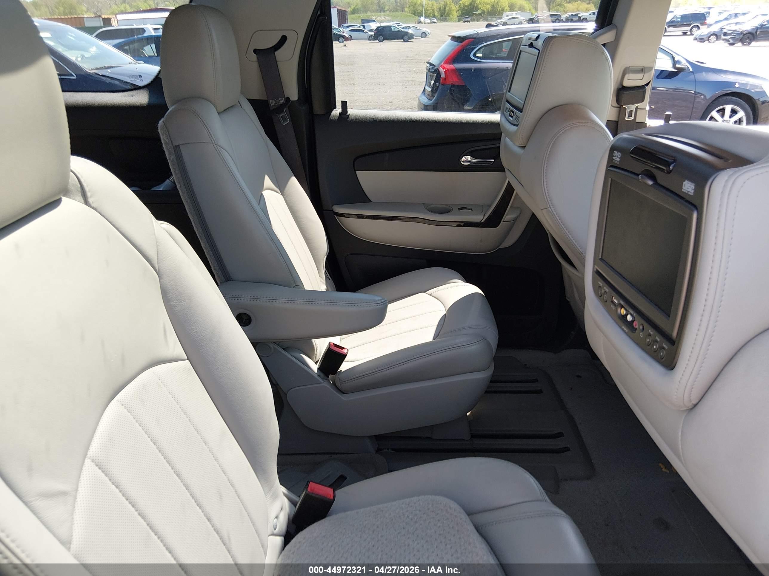 GMC ACADIA image 8