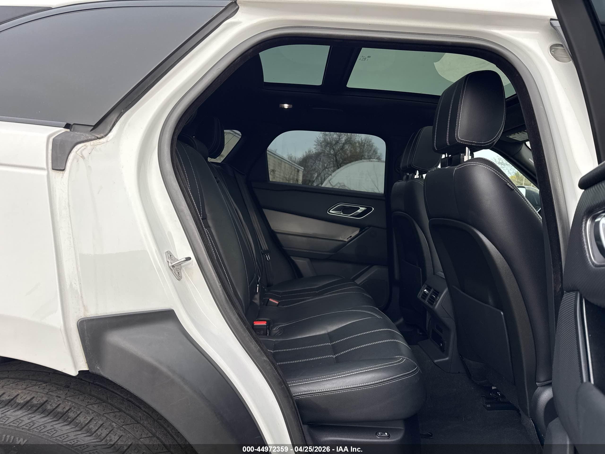 LAND ROVER image 6