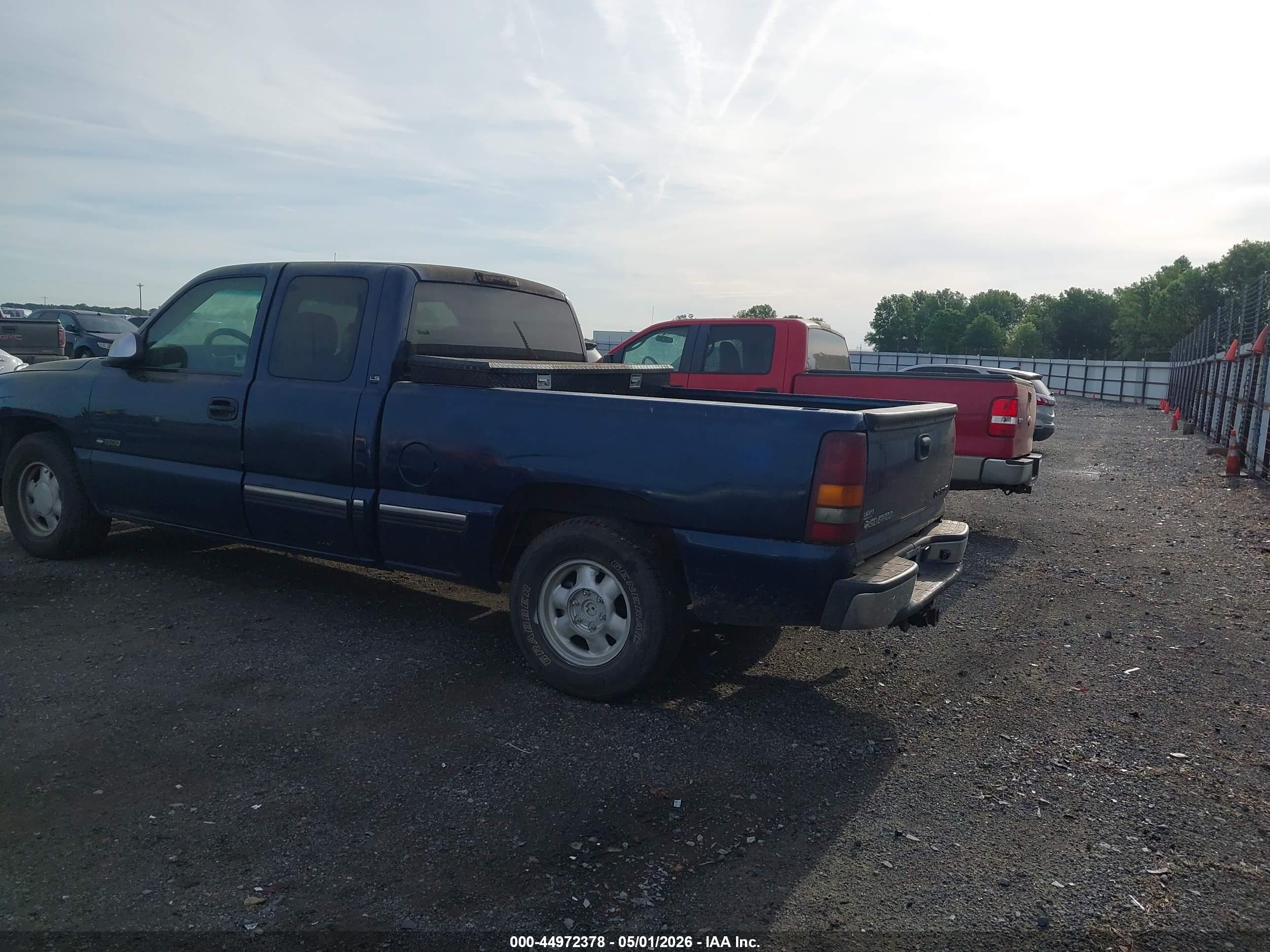 CHEVROLET SILVERADO image 3