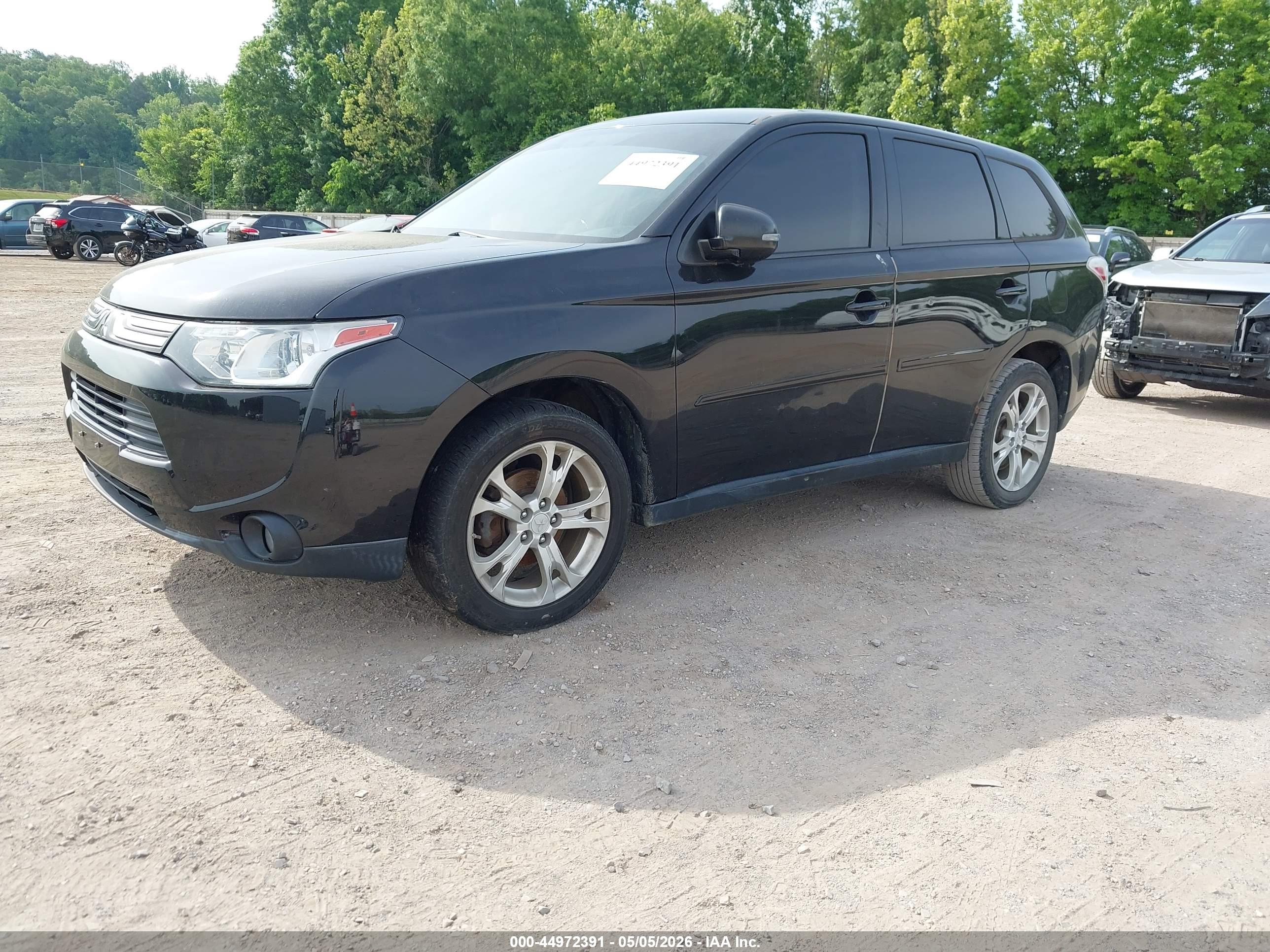 MITSUBISHI OUTLANDER image 2