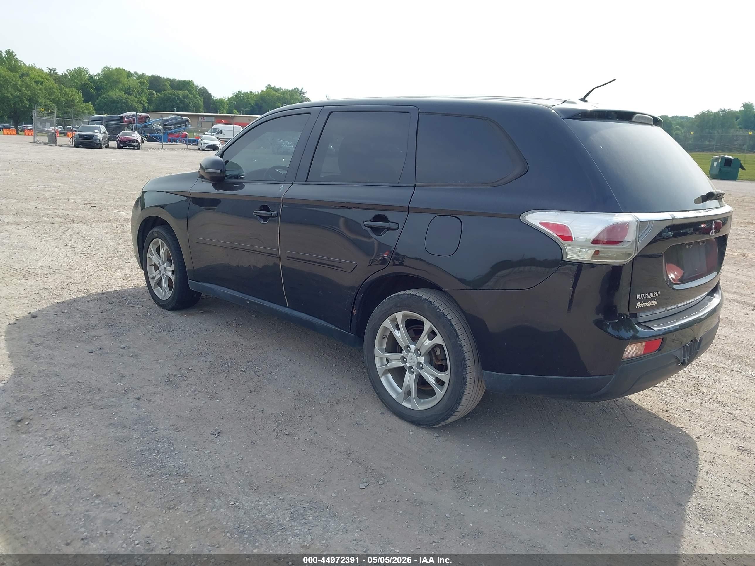MITSUBISHI OUTLANDER image 3