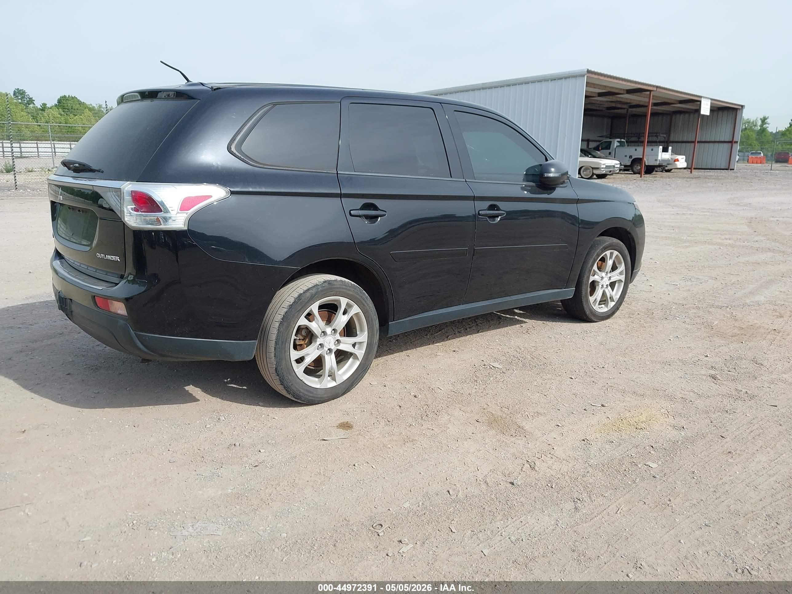 MITSUBISHI OUTLANDER image 4