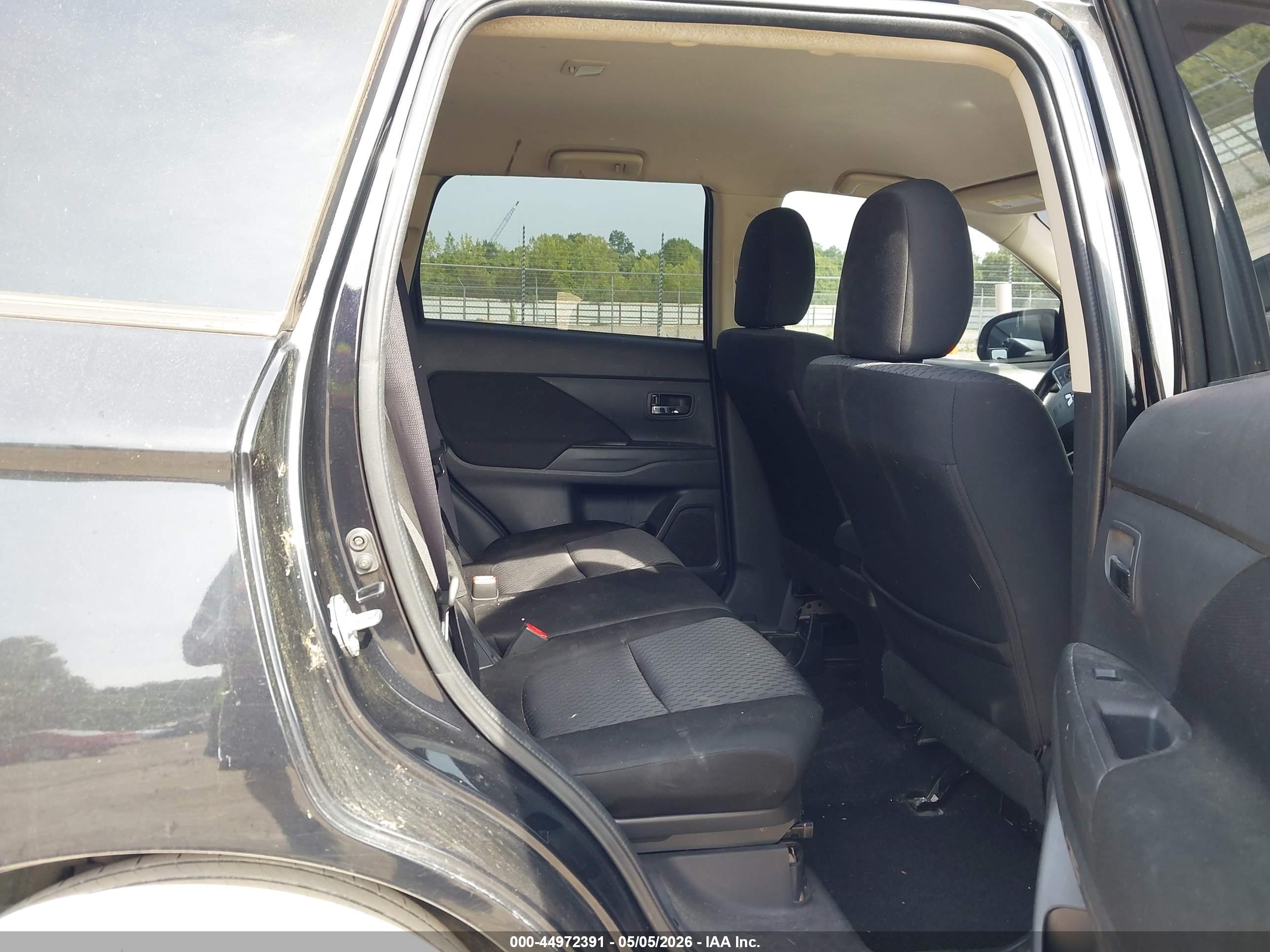 MITSUBISHI OUTLANDER image 8