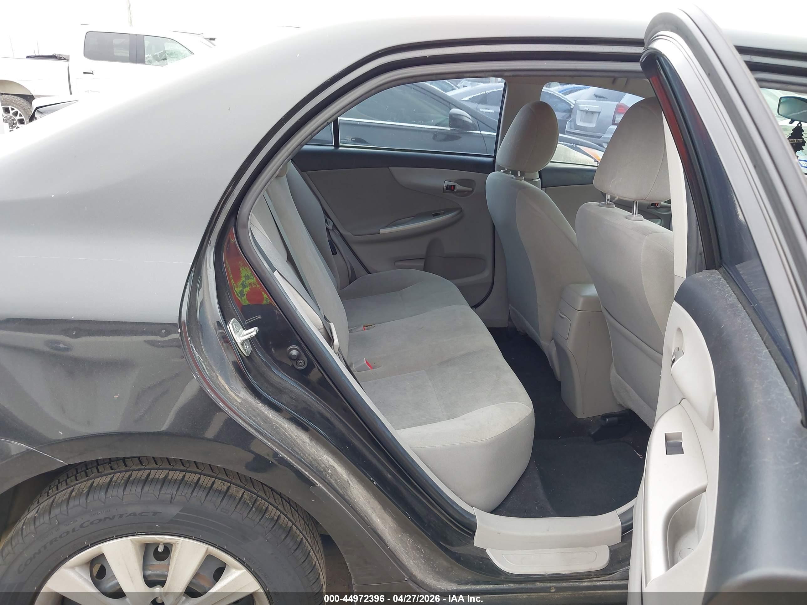 TOYOTA COROLLA image 8