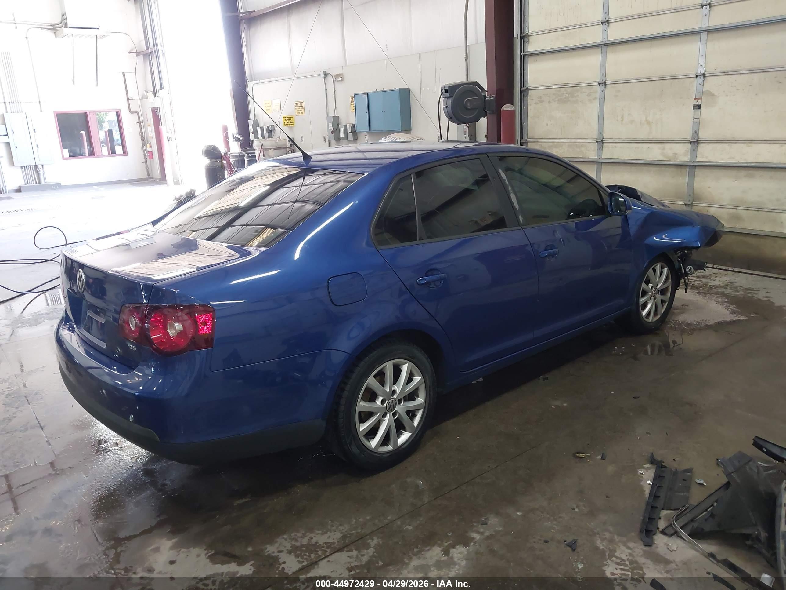 VOLKSWAGEN JETTA image 4