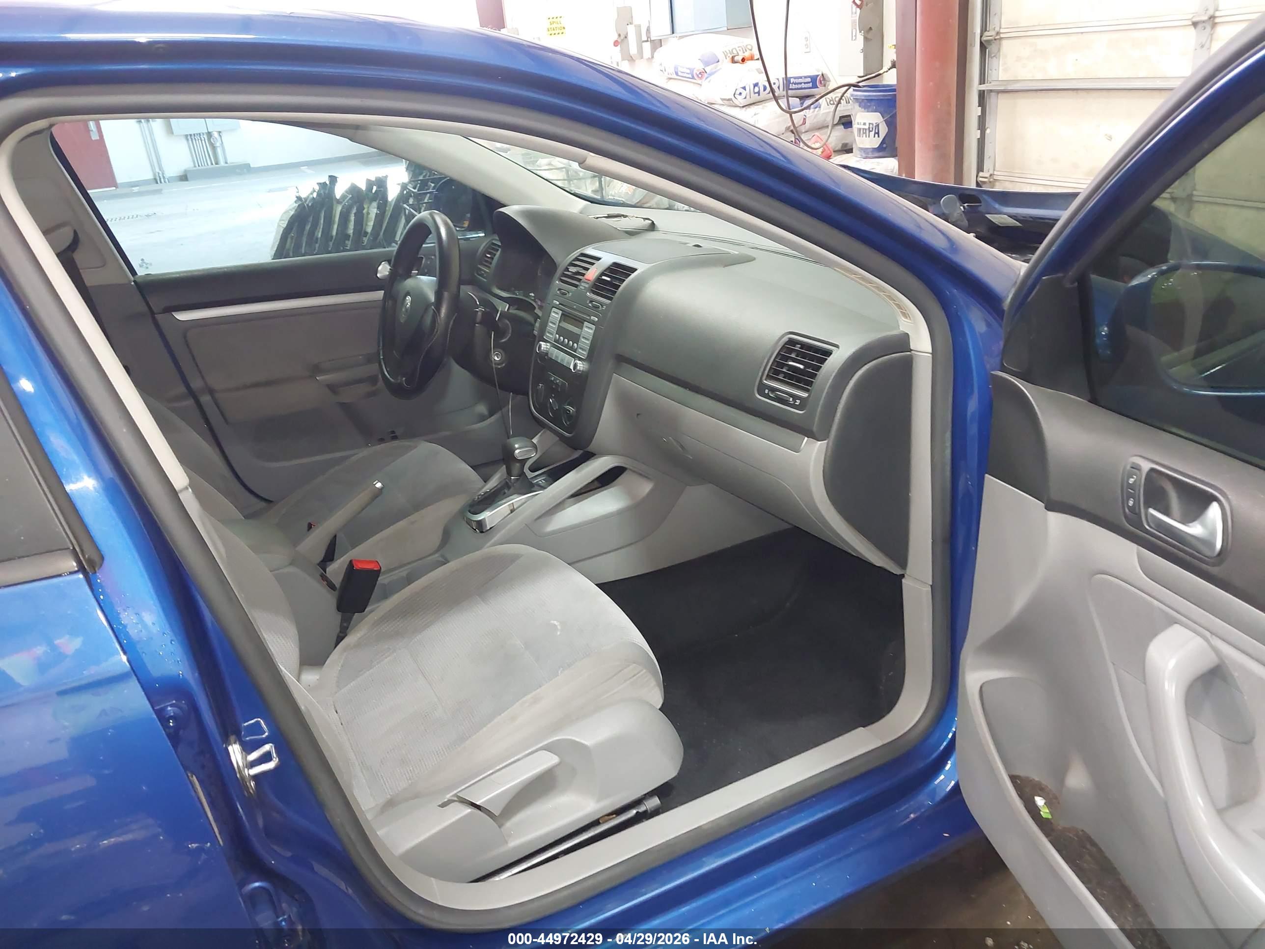 VOLKSWAGEN JETTA image 5