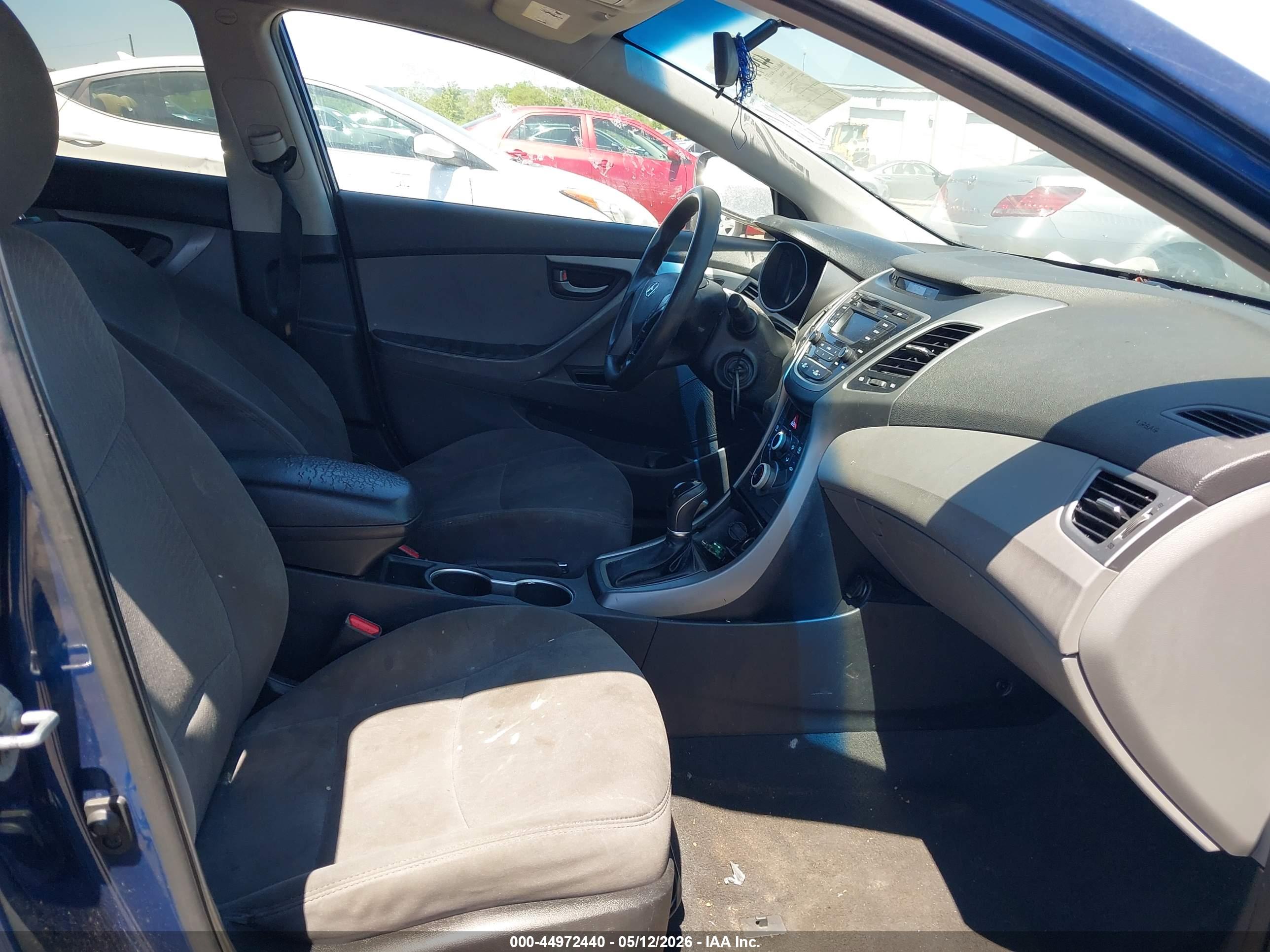 HYUNDAI ELANTRA image 5