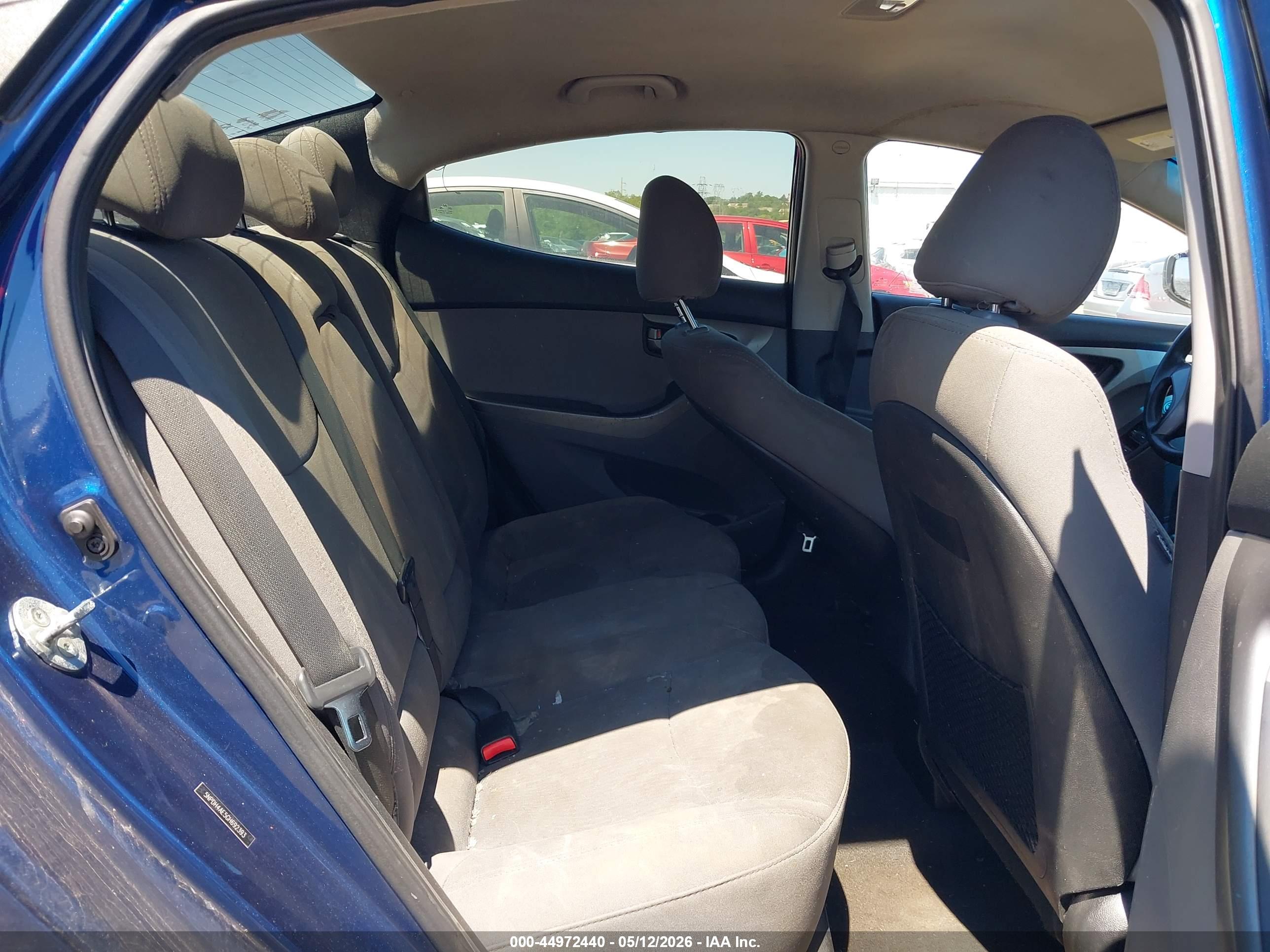 HYUNDAI ELANTRA image 8