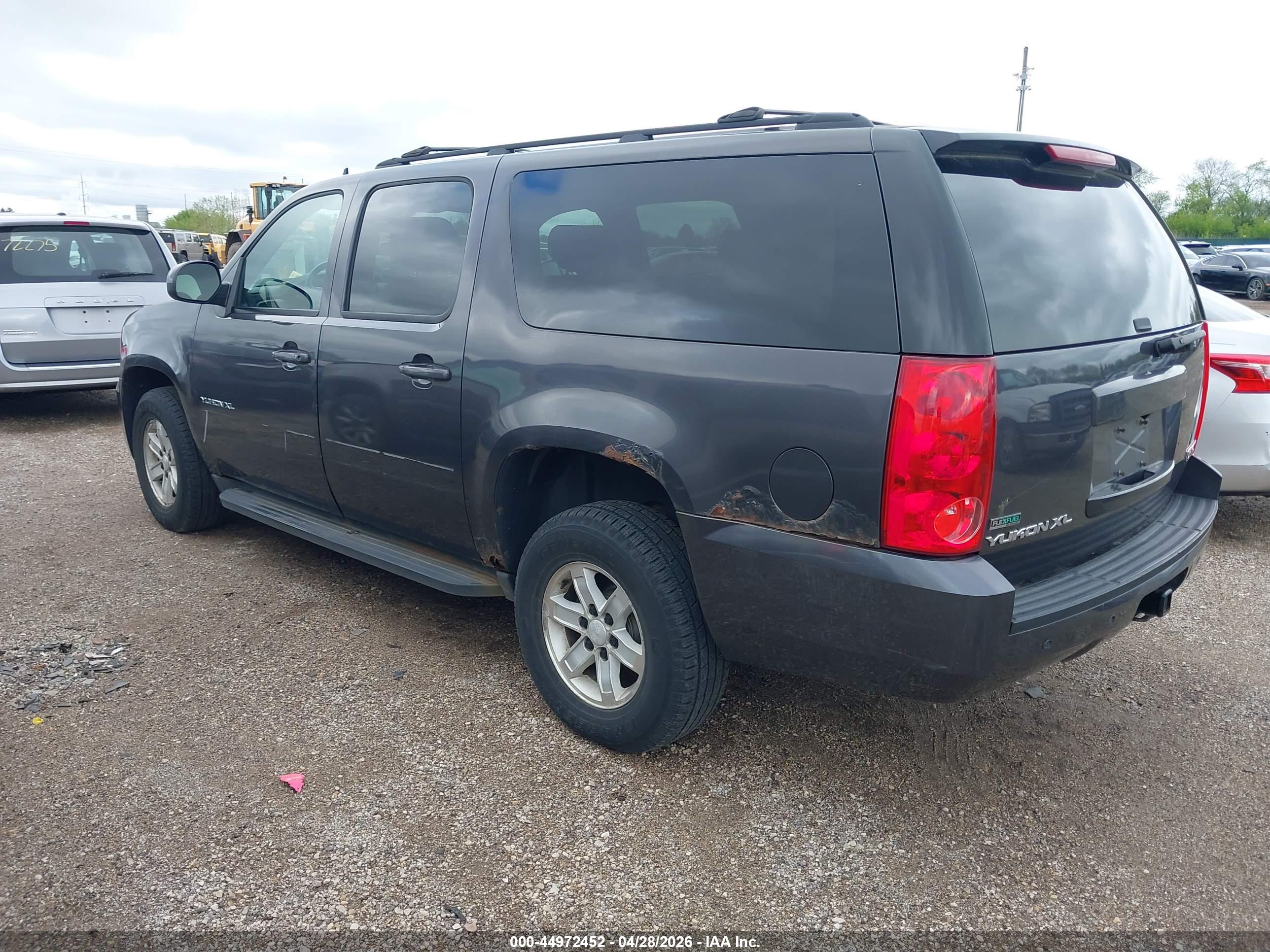 GMC YUKON image 3