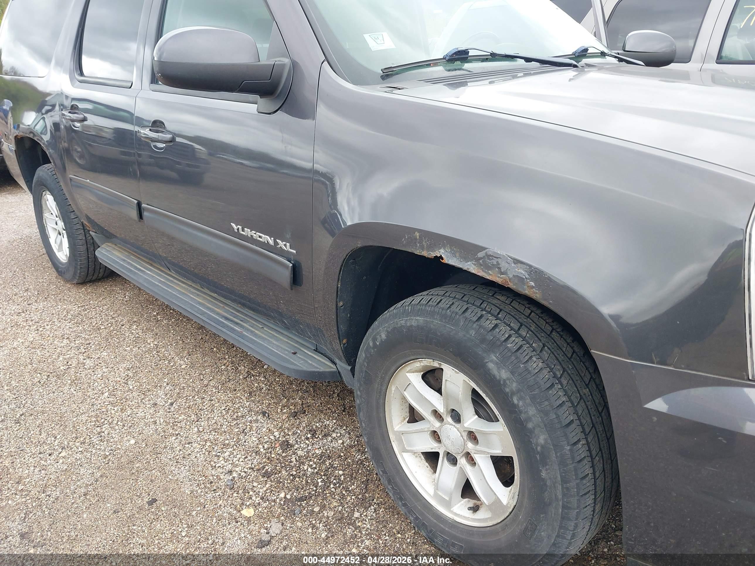 GMC YUKON image 6
