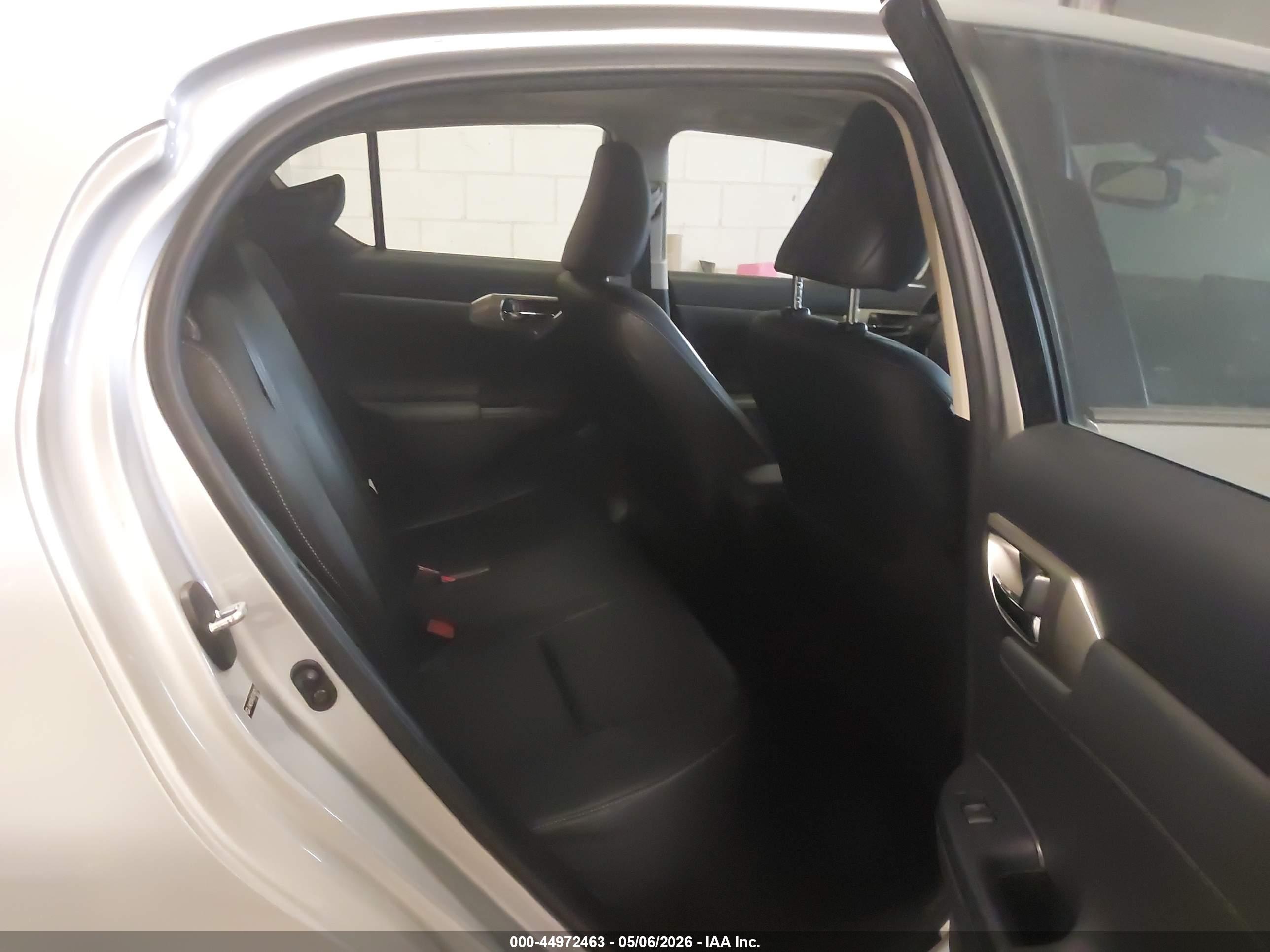 LEXUS CT image 8
