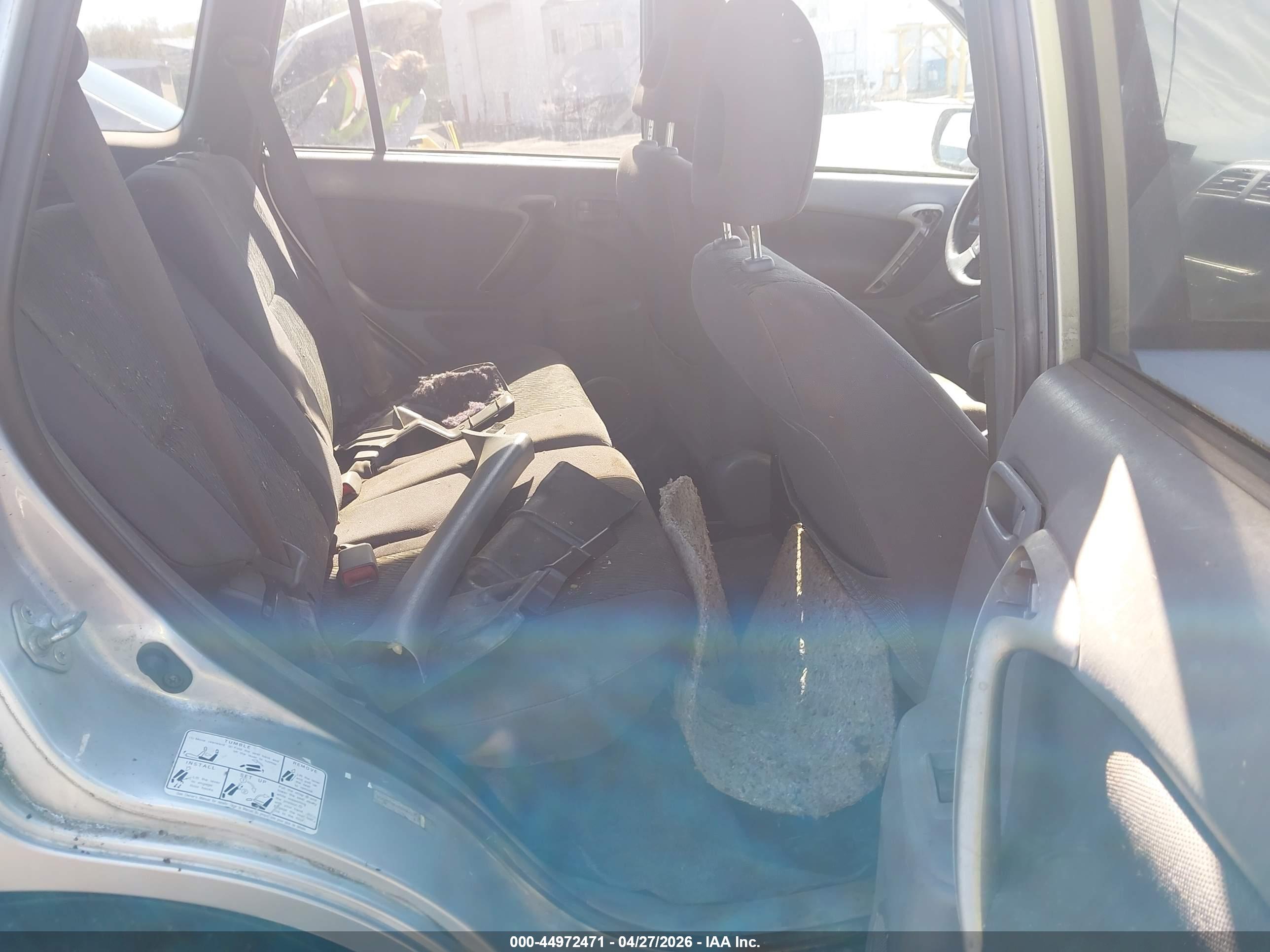 TOYOTA RAV4 image 8