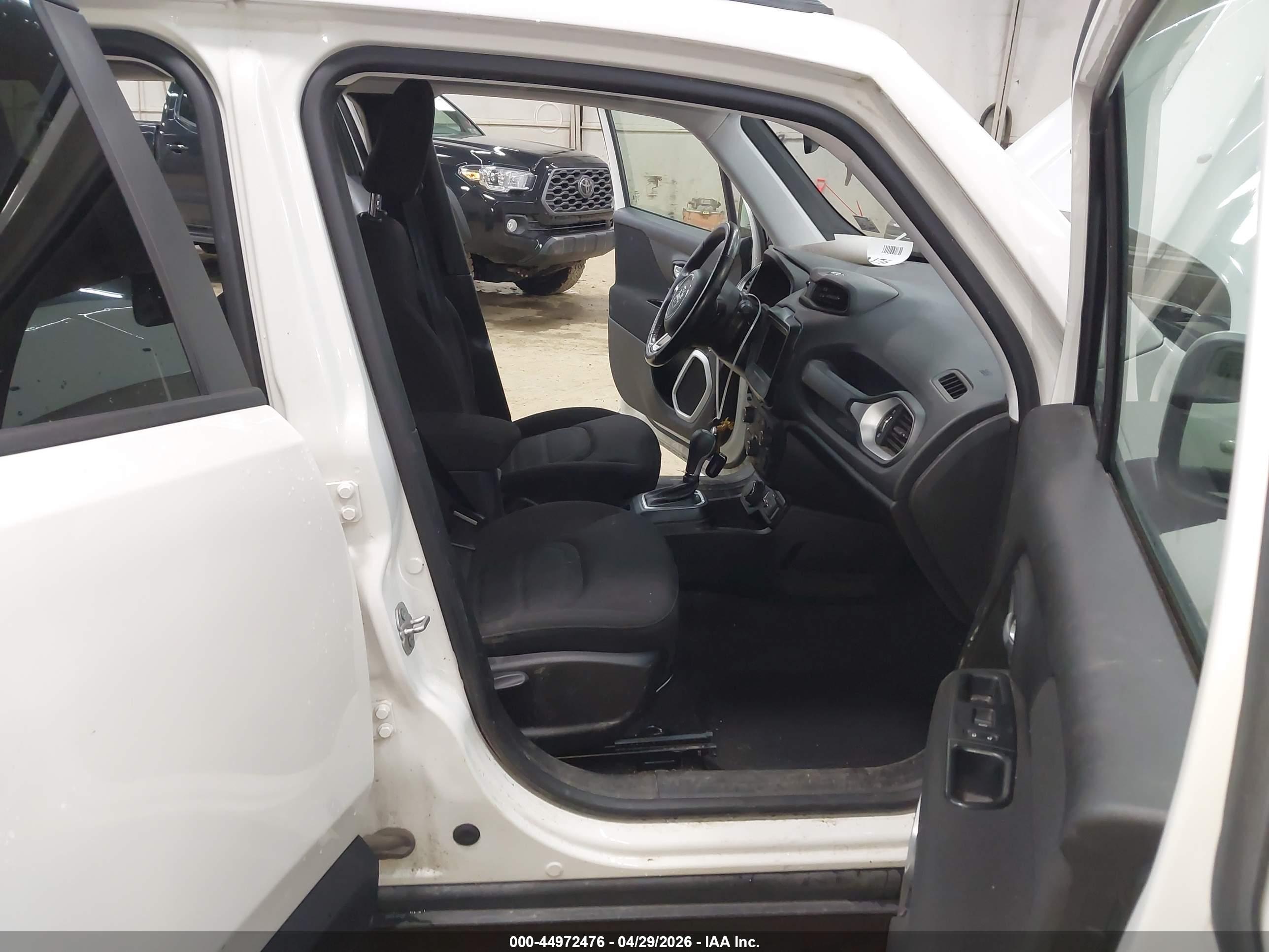 JEEP RENEGADE image 5