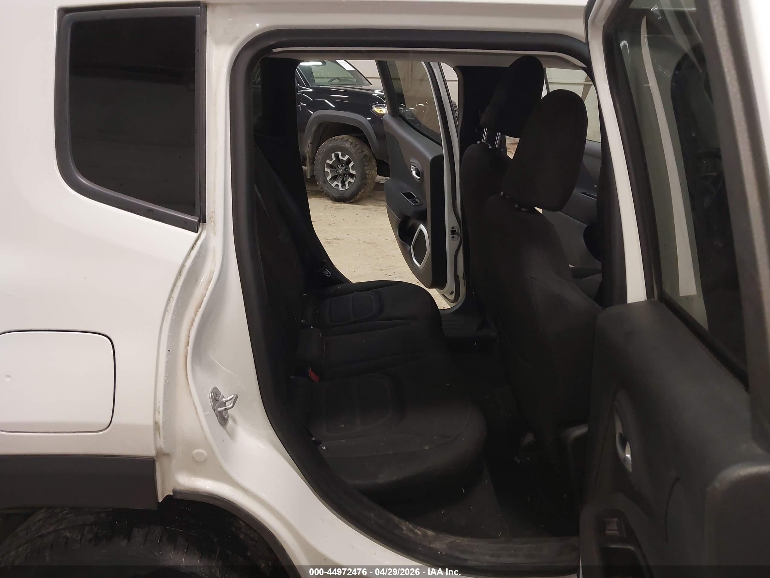 JEEP RENEGADE image 8