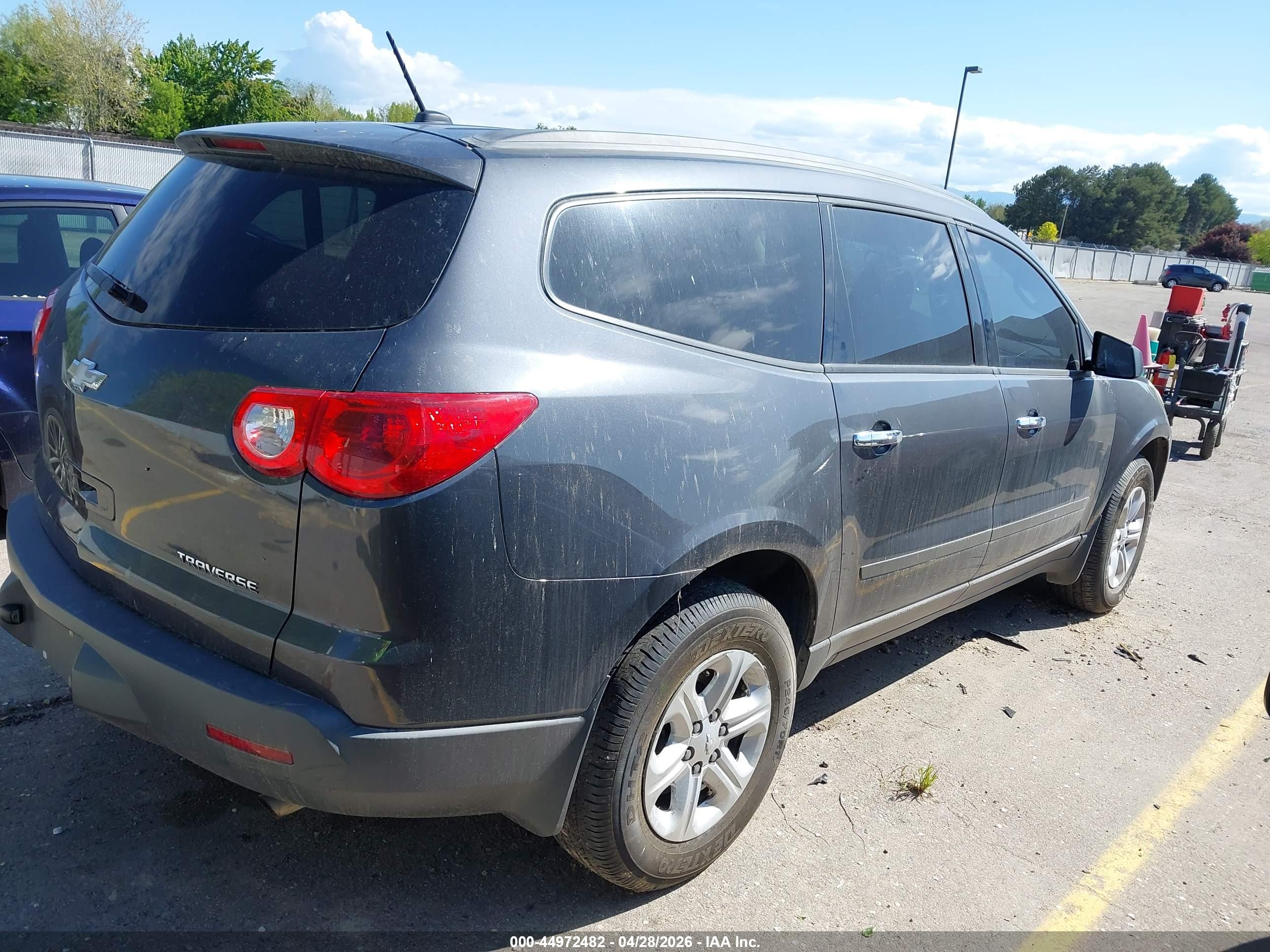 CHEVROLET TRAVERSE image 4