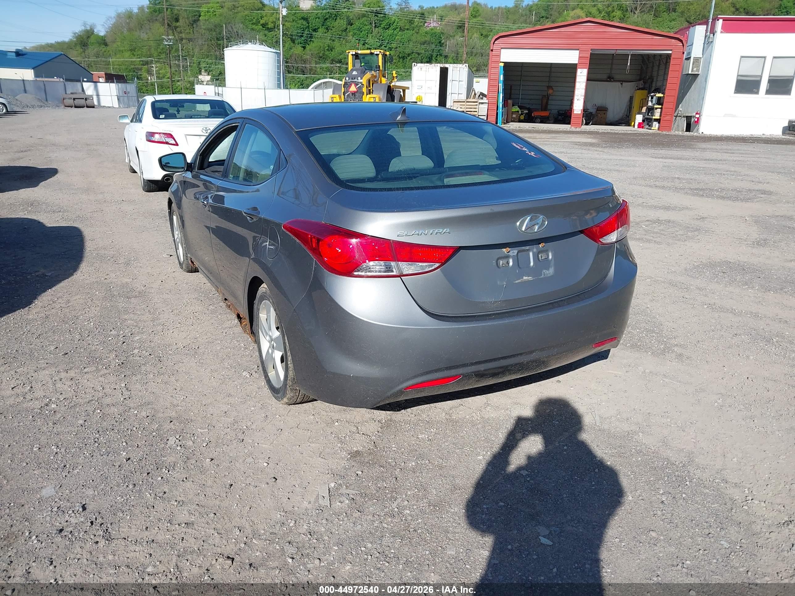 HYUNDAI ELANTRA image 3