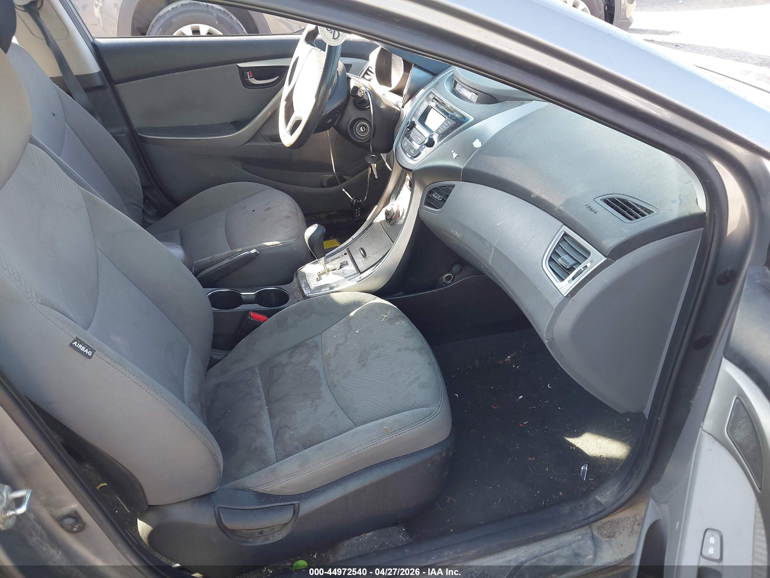 HYUNDAI ELANTRA image 5