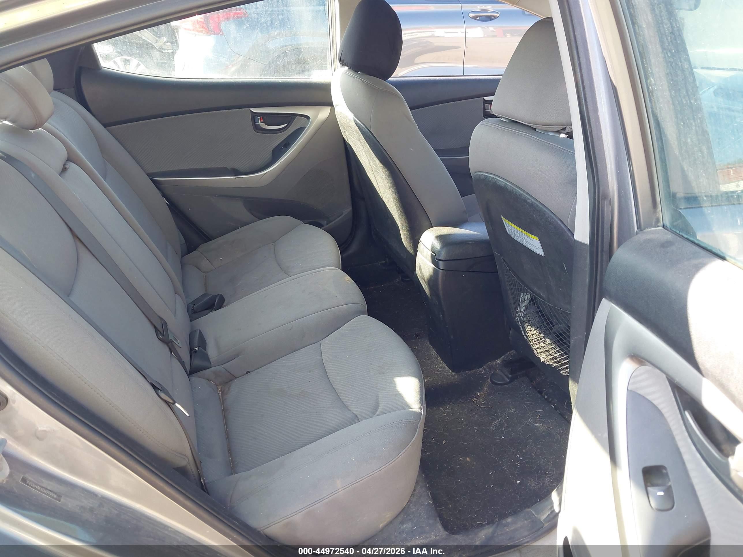 HYUNDAI ELANTRA image 8
