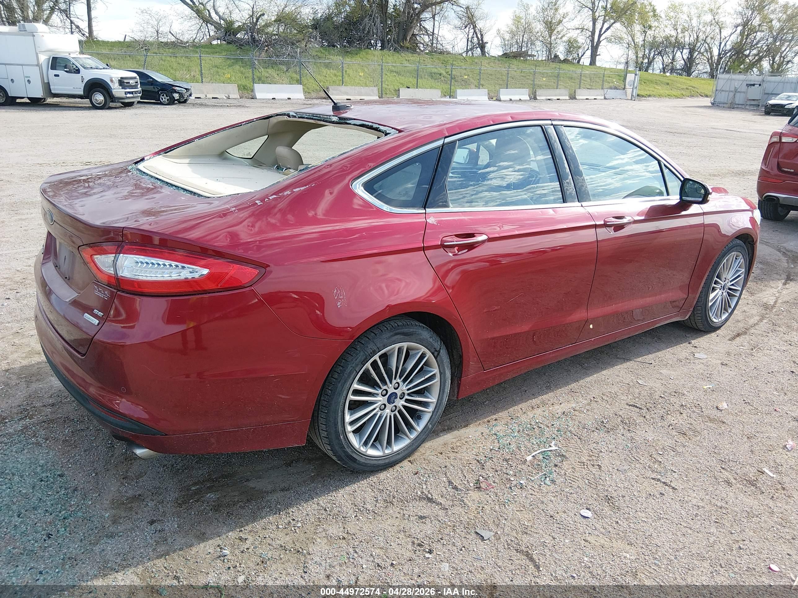 FORD FUSION image 4