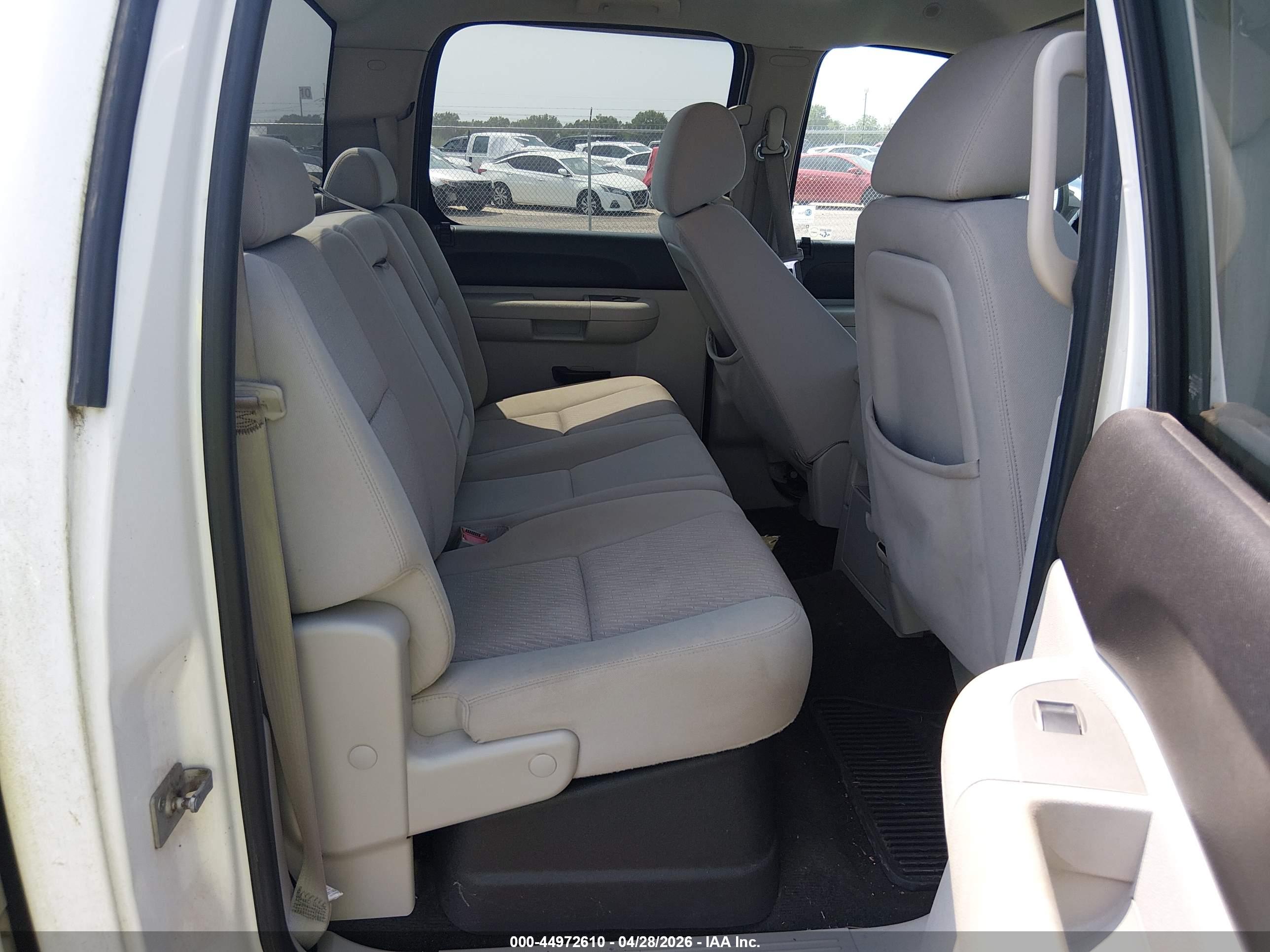 CHEVROLET SILVERADO image 8