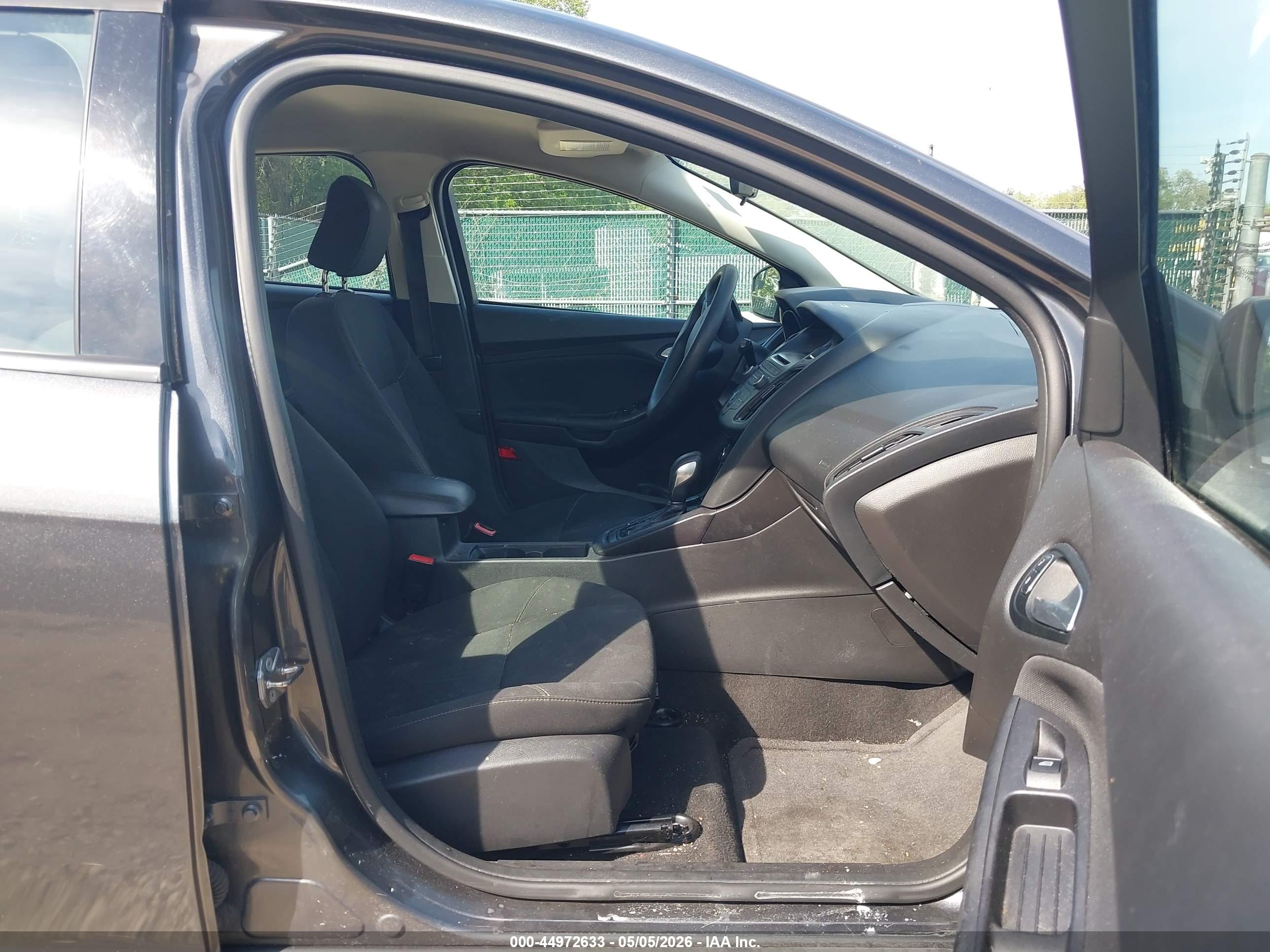 FORD FOCUS image 5