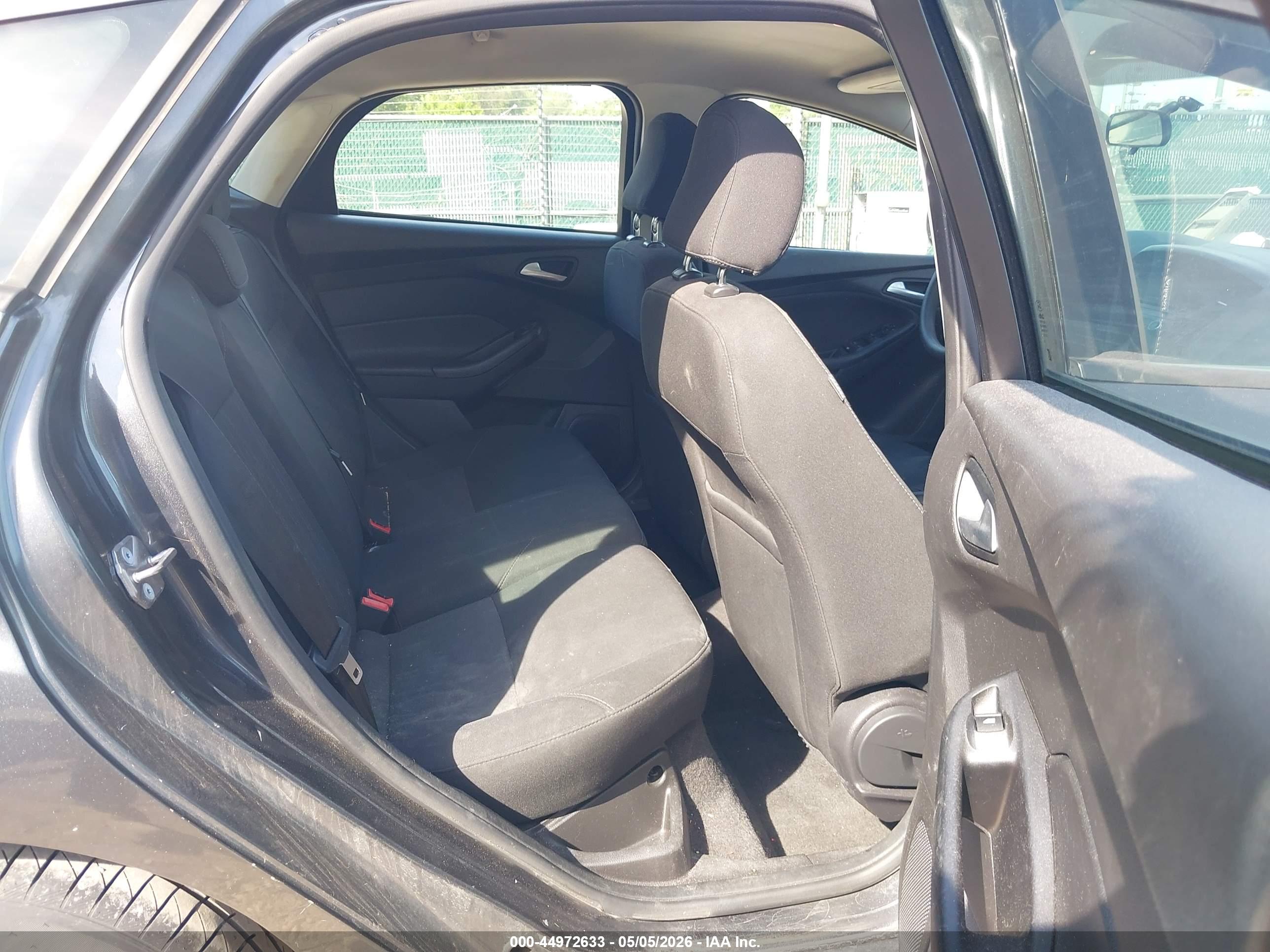 FORD FOCUS image 8