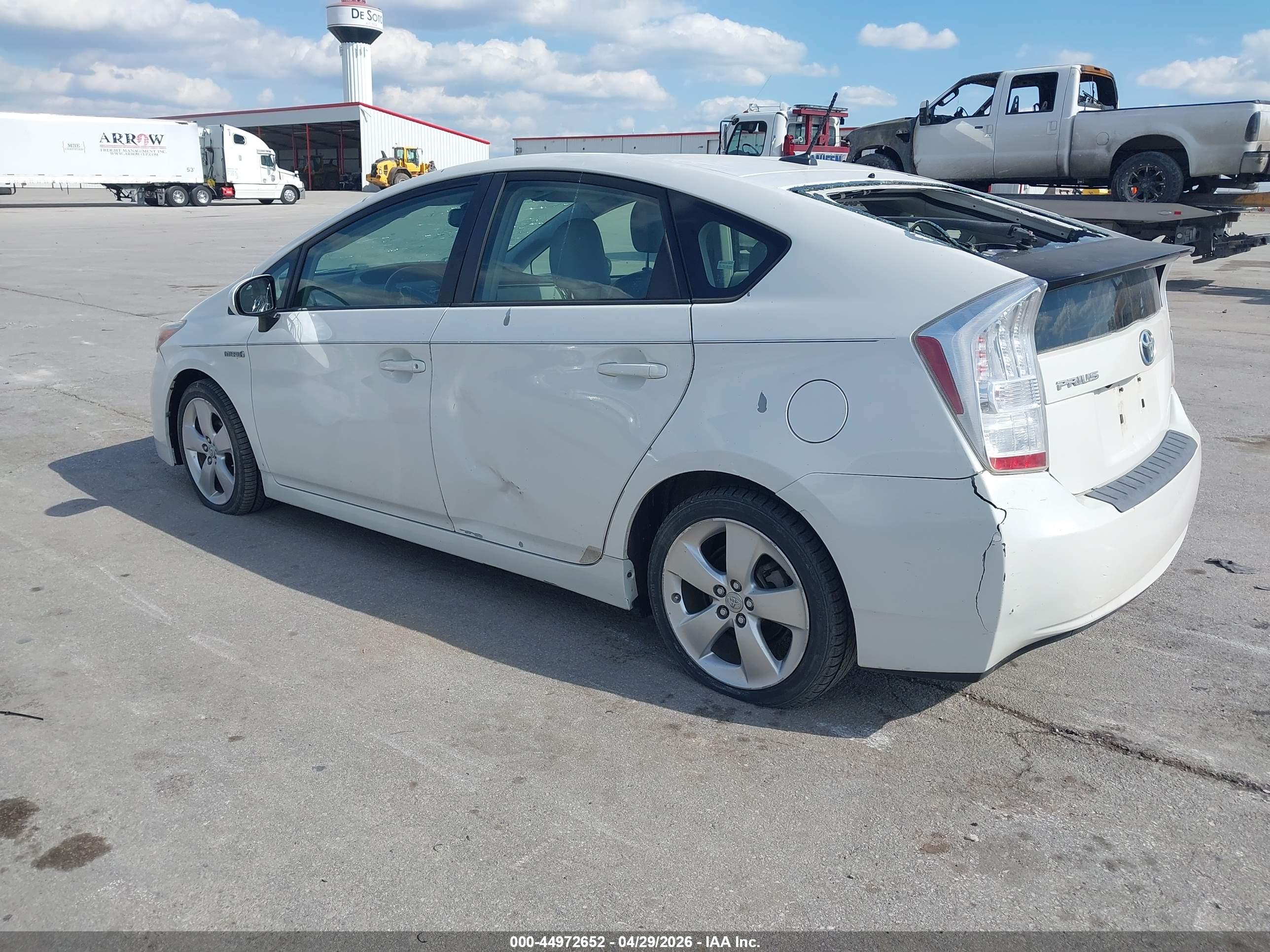 TOYOTA PRIUS image 3
