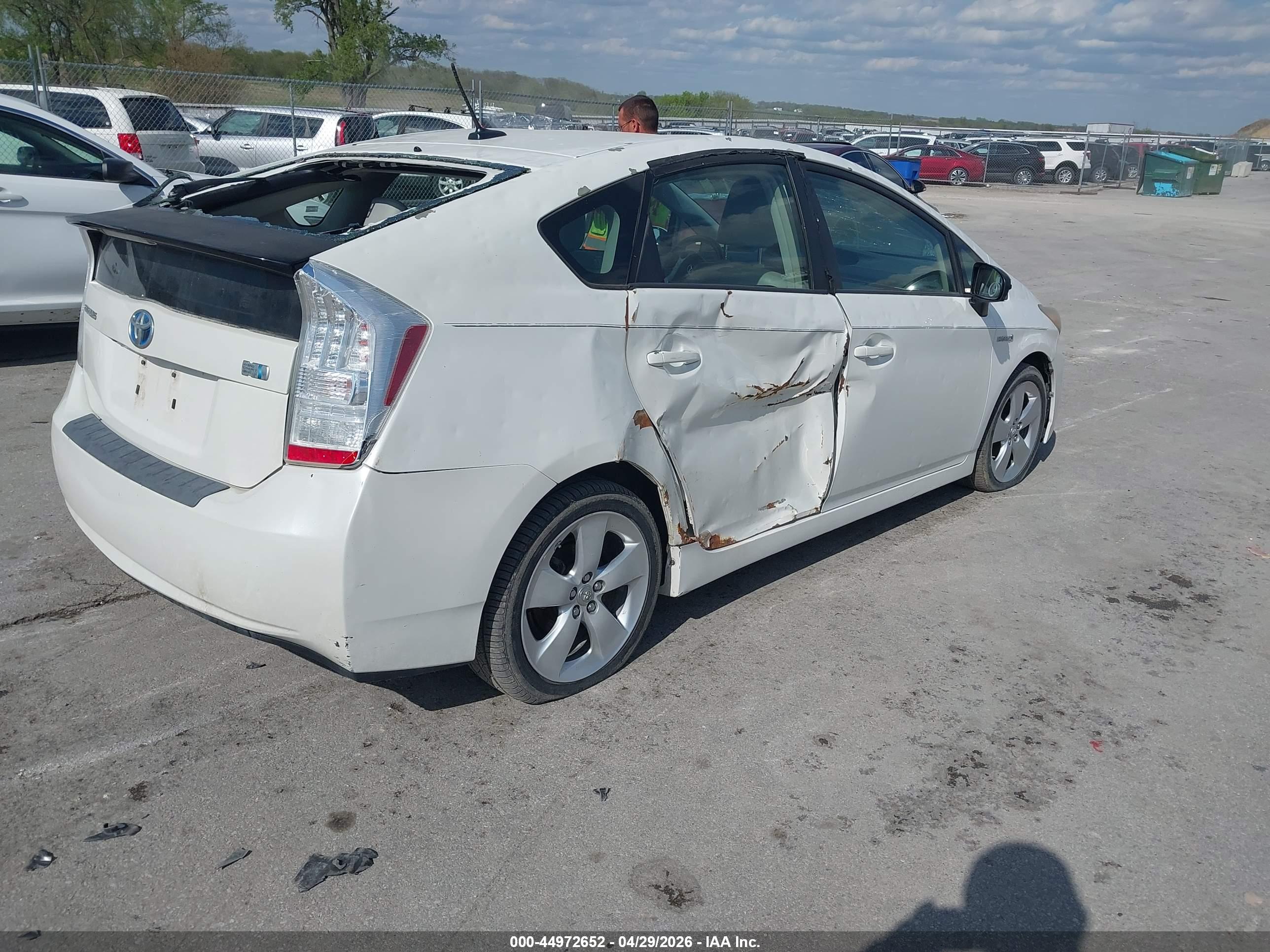 TOYOTA PRIUS image 4