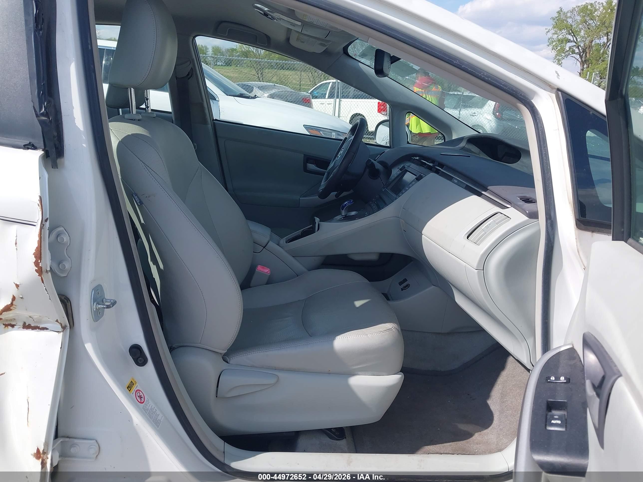 TOYOTA PRIUS image 5