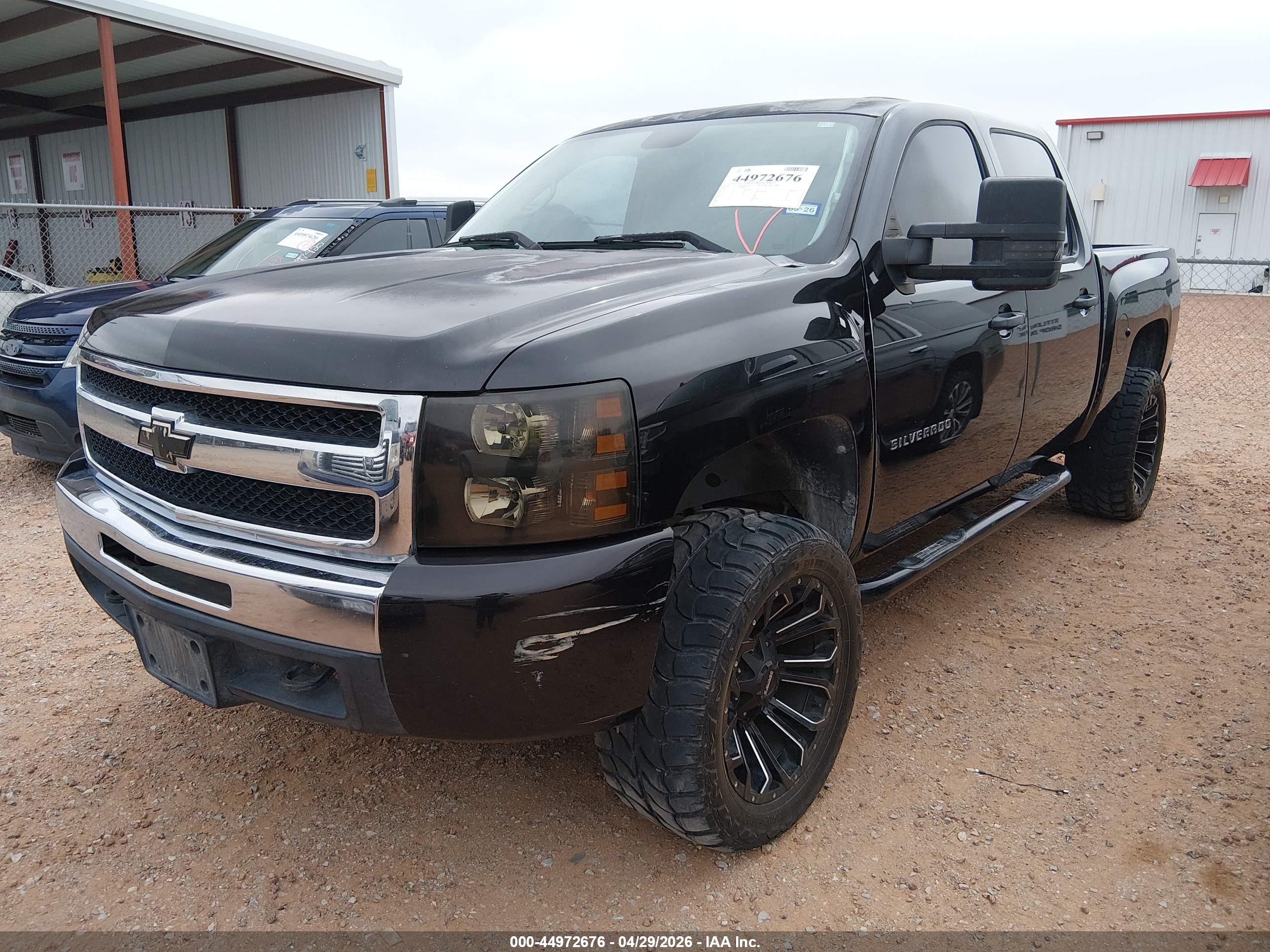 CHEVROLET SILVERADO image 2