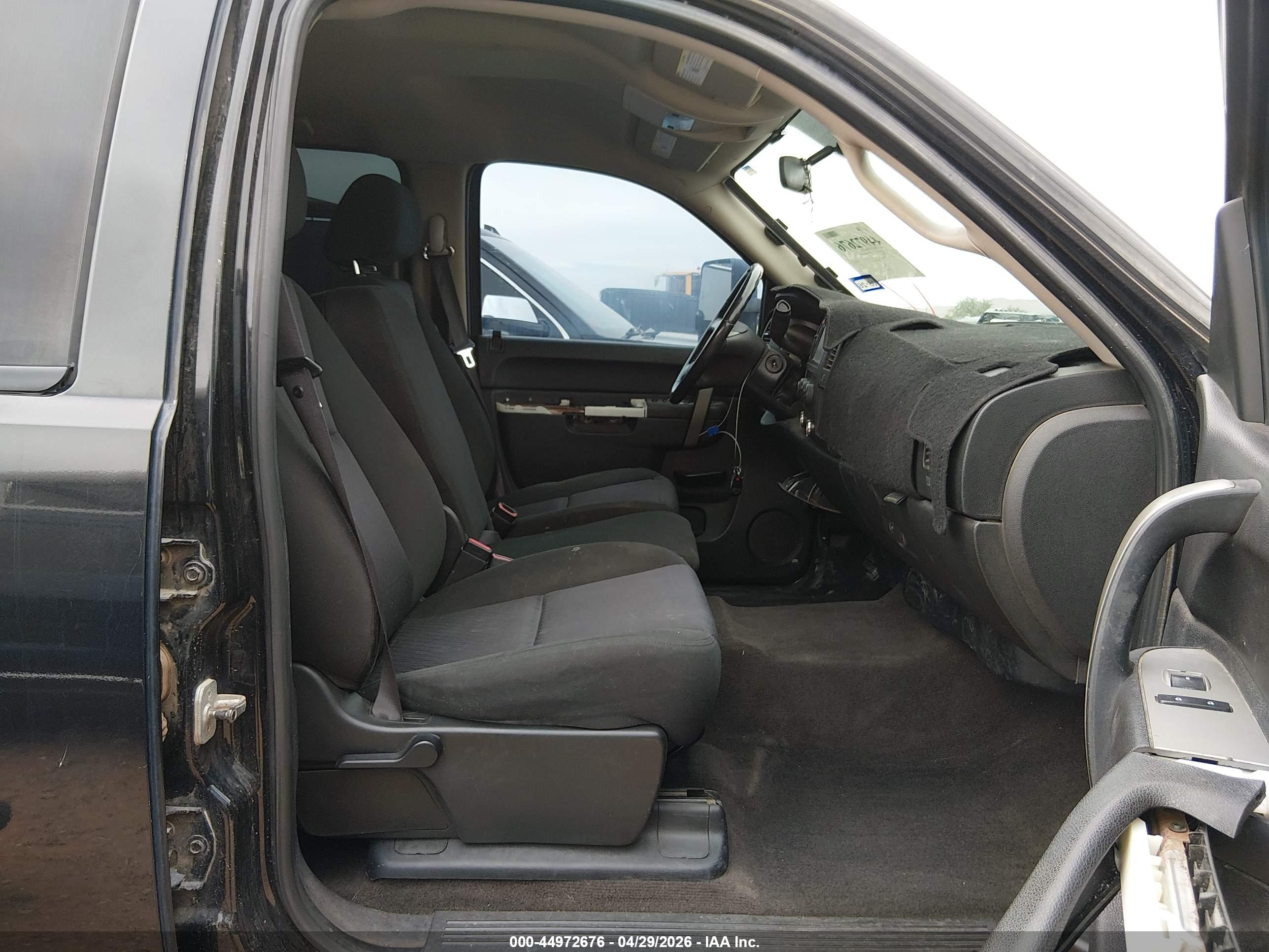CHEVROLET SILVERADO image 5