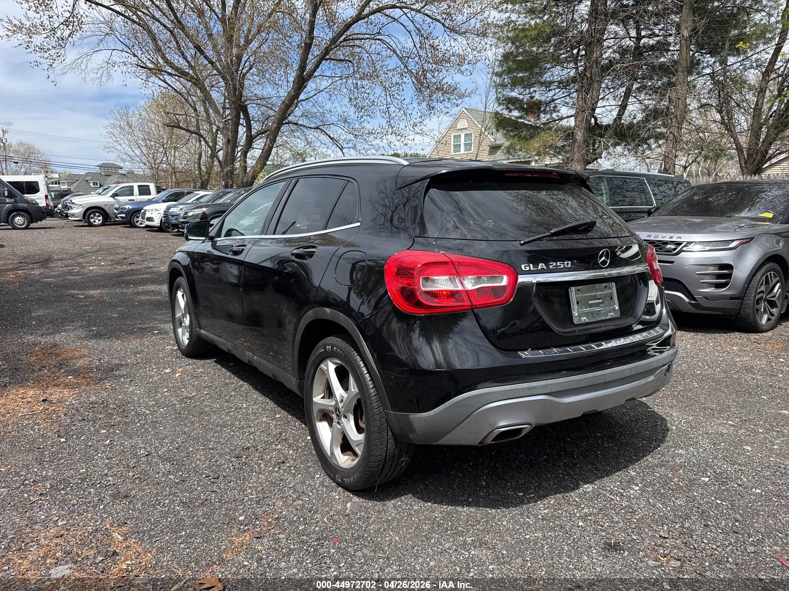 MERCEDES-BENZ GLA image 3