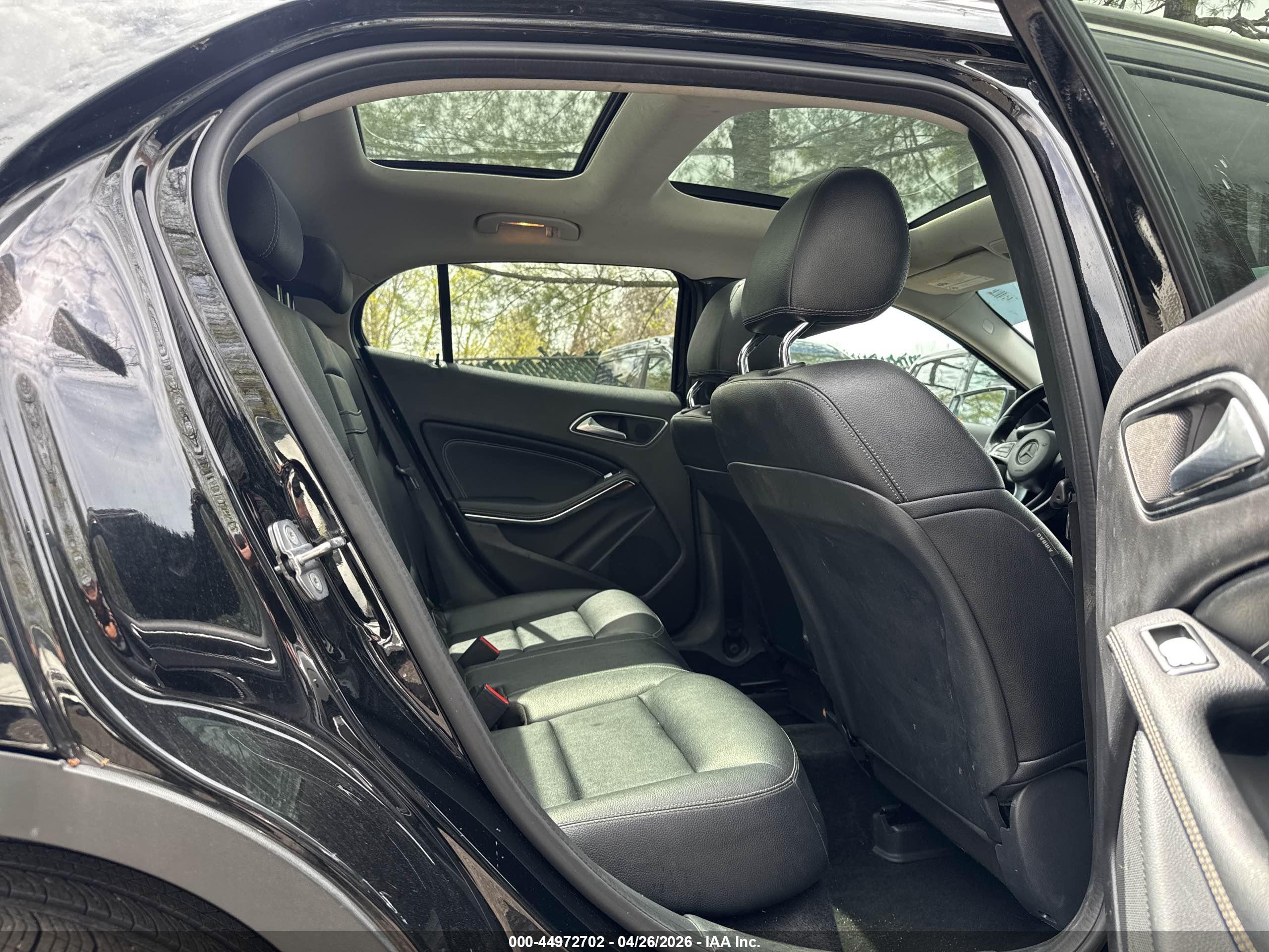 MERCEDES-BENZ GLA image 8