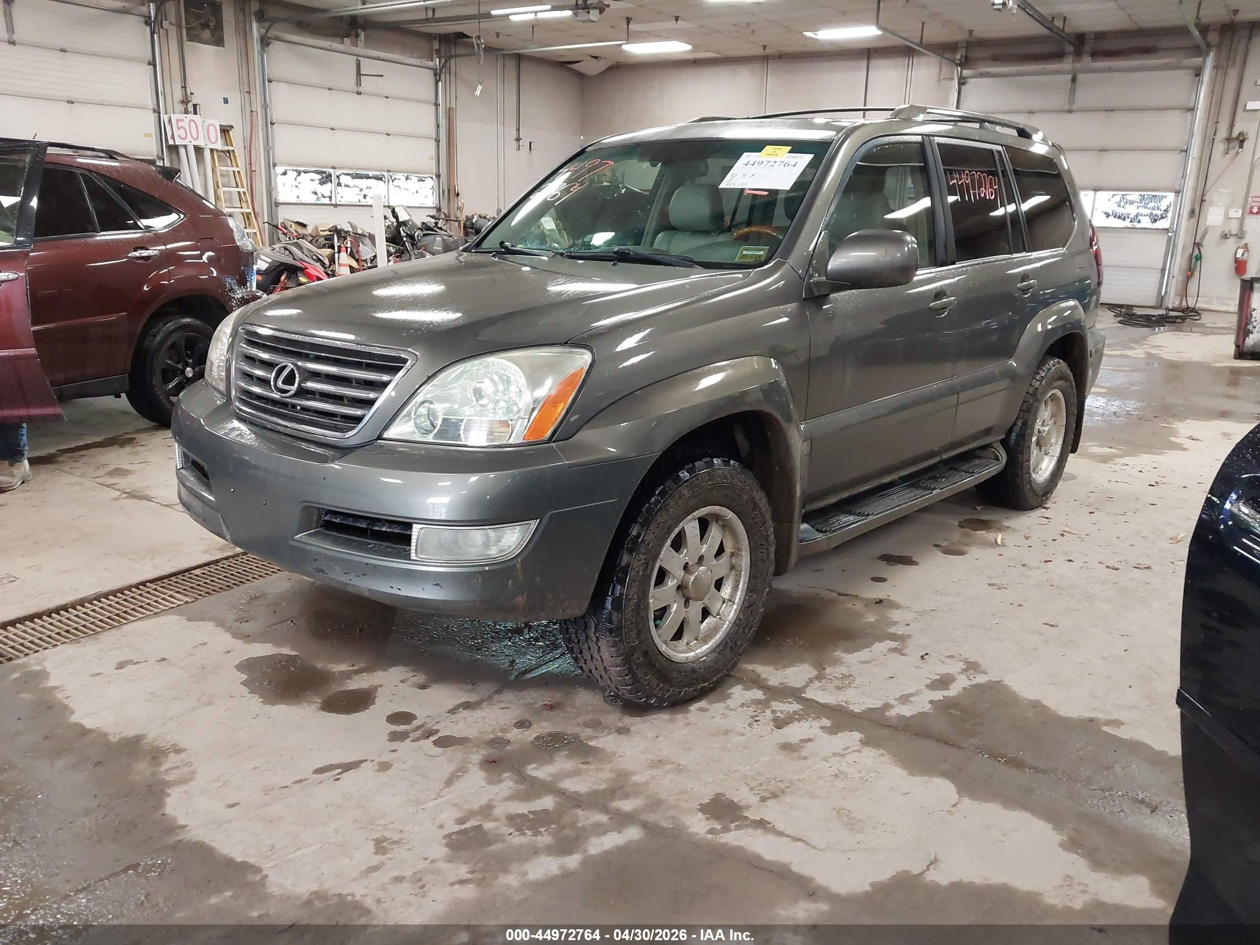 LEXUS GX image 2